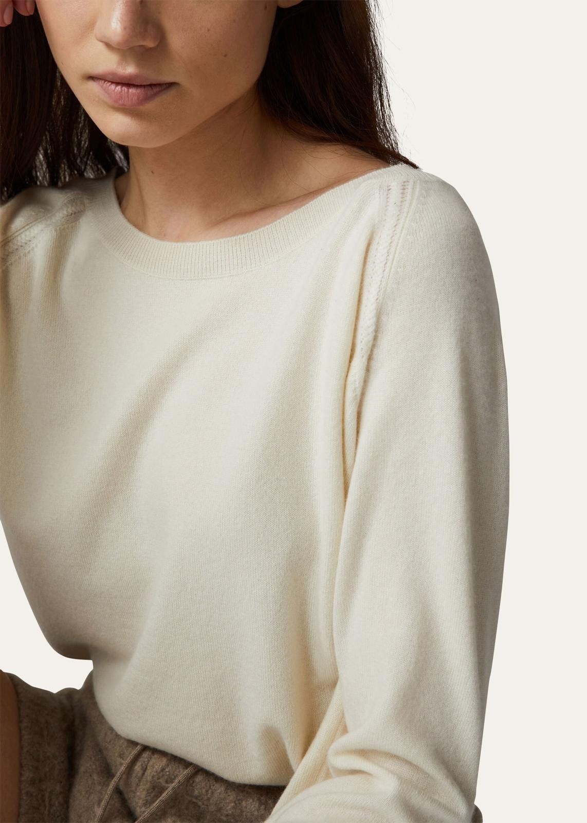 Loro Piana o1srvl11e1125 FAN1849 Cocooning Wideneck Sweater in White Size XS / US 0-2 / IT 36-38 - 4 Thumbnail