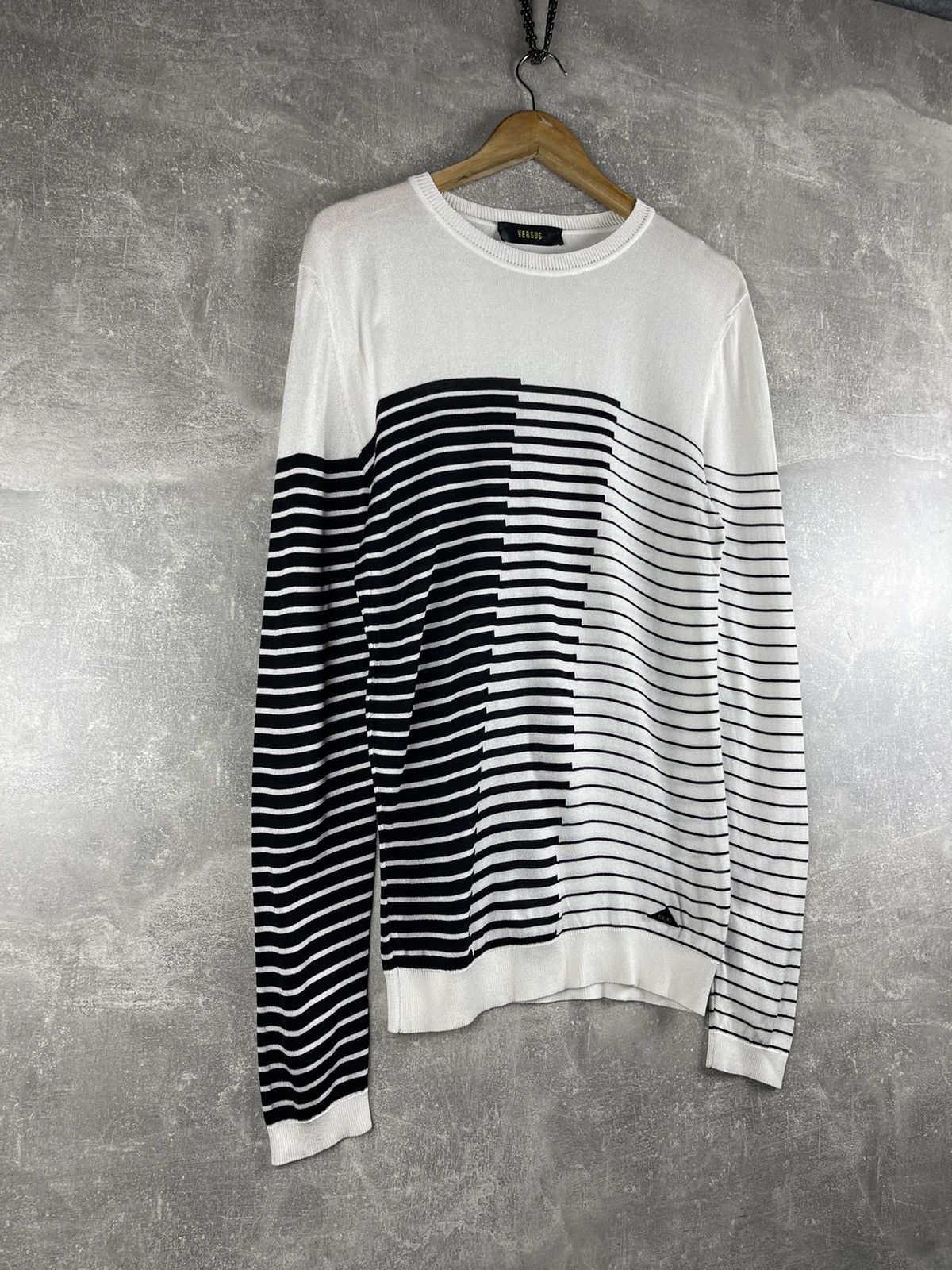 Versus Versace Versus Versace Italy Black White Optical Stripe Knit Sweater Size US M / EU 48-50 / 2 - 3 Thumbnail