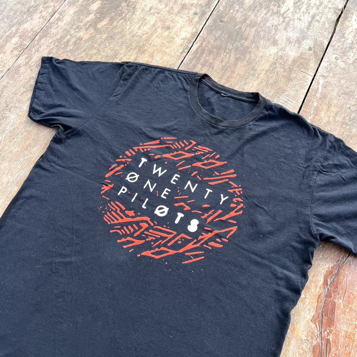 Band Tees Vintage Twenty One Pilots Rare Band Shirt Size US XL / EU 56 / 4 - 1 Thumbnail