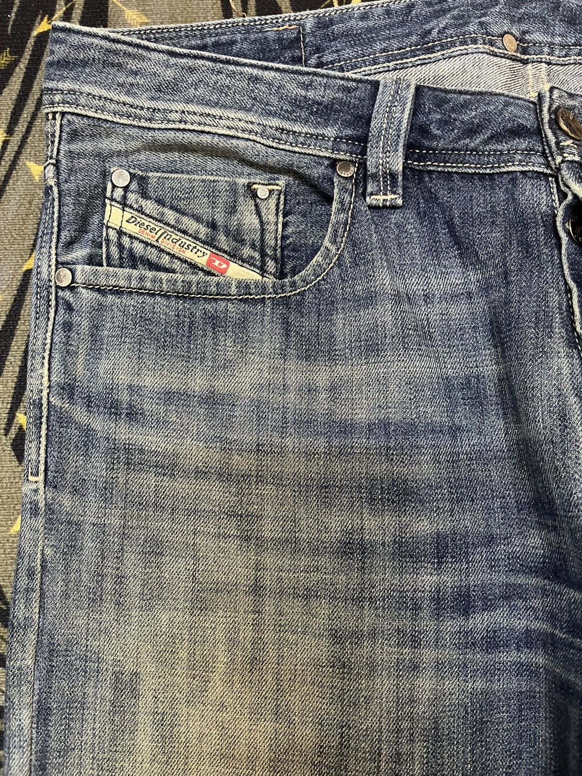 Diesel × Diesel Black Gold Vintage Diesel Larkee Mudwash Faded Denim Size US 35 - 7 Thumbnail
