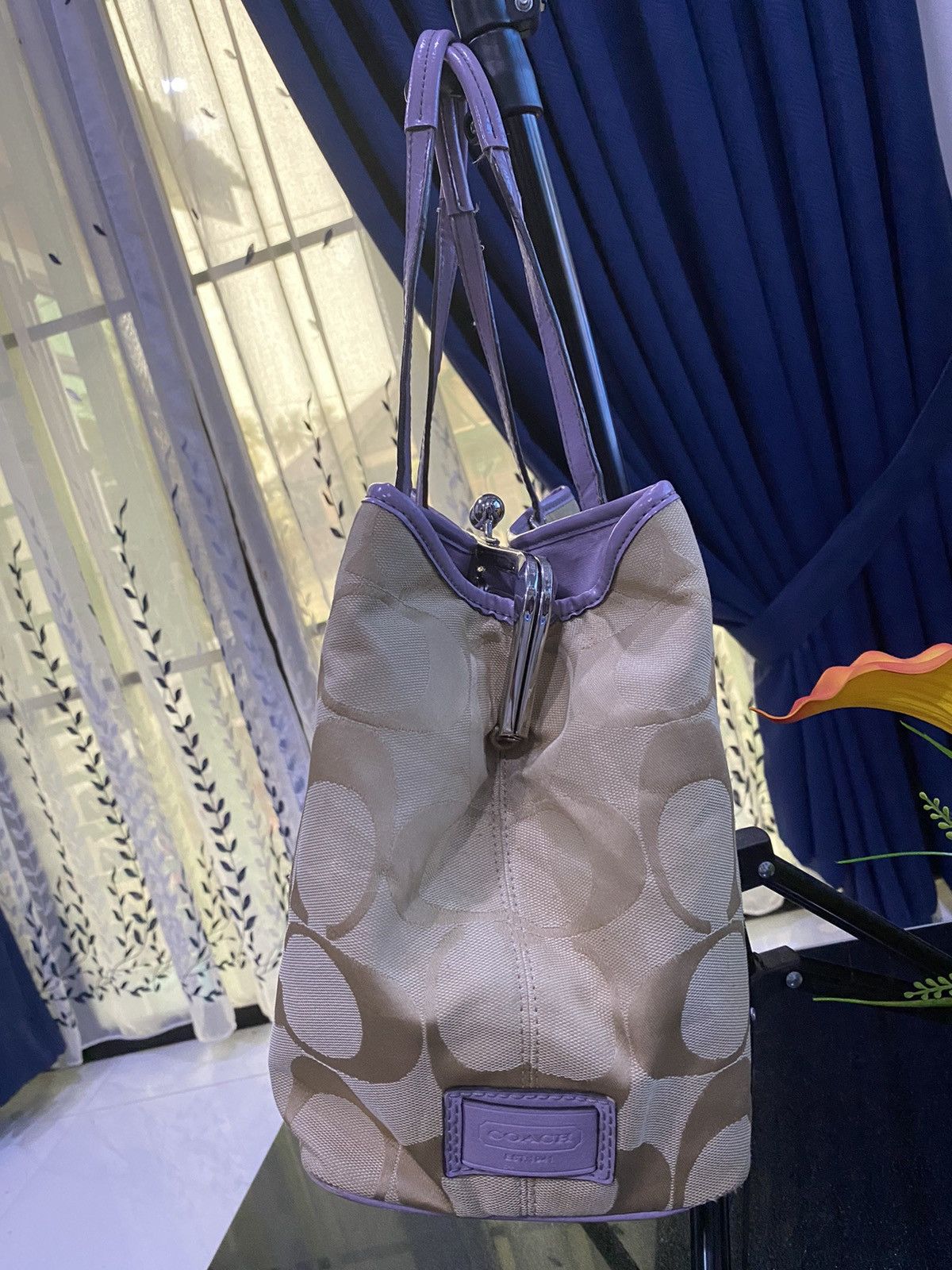 Coach Lavendar & Tan Coach Kiss Lock Purse Size ONE SIZE - 10 Thumbnail