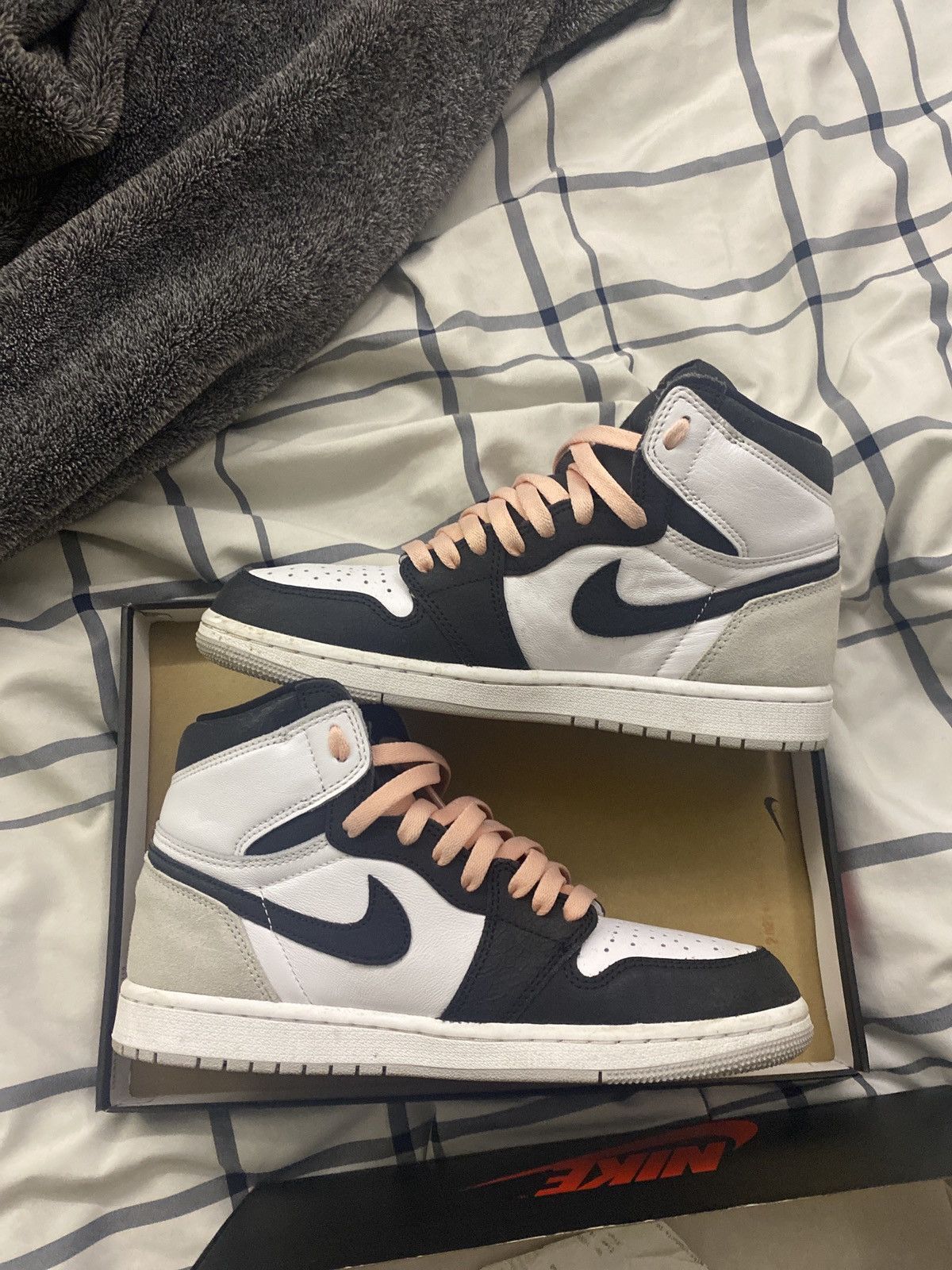 Nike Jordan 1 high stage haze Size US 8 / EU 41 - 2 Thumbnail