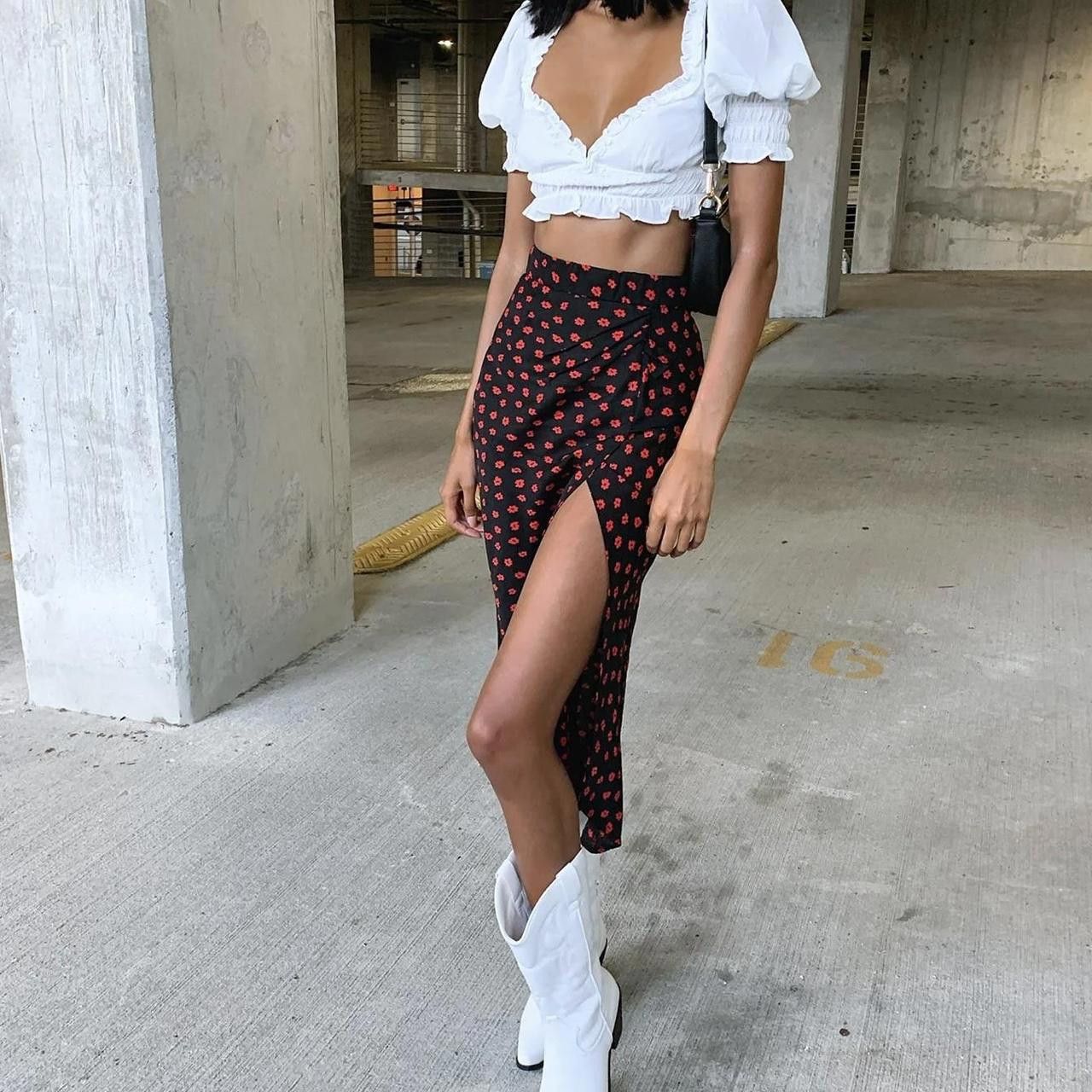Designer princess polly black with red flower midi skirt❤️ Size 27" / US 4 / IT 40 - 3 Thumbnail