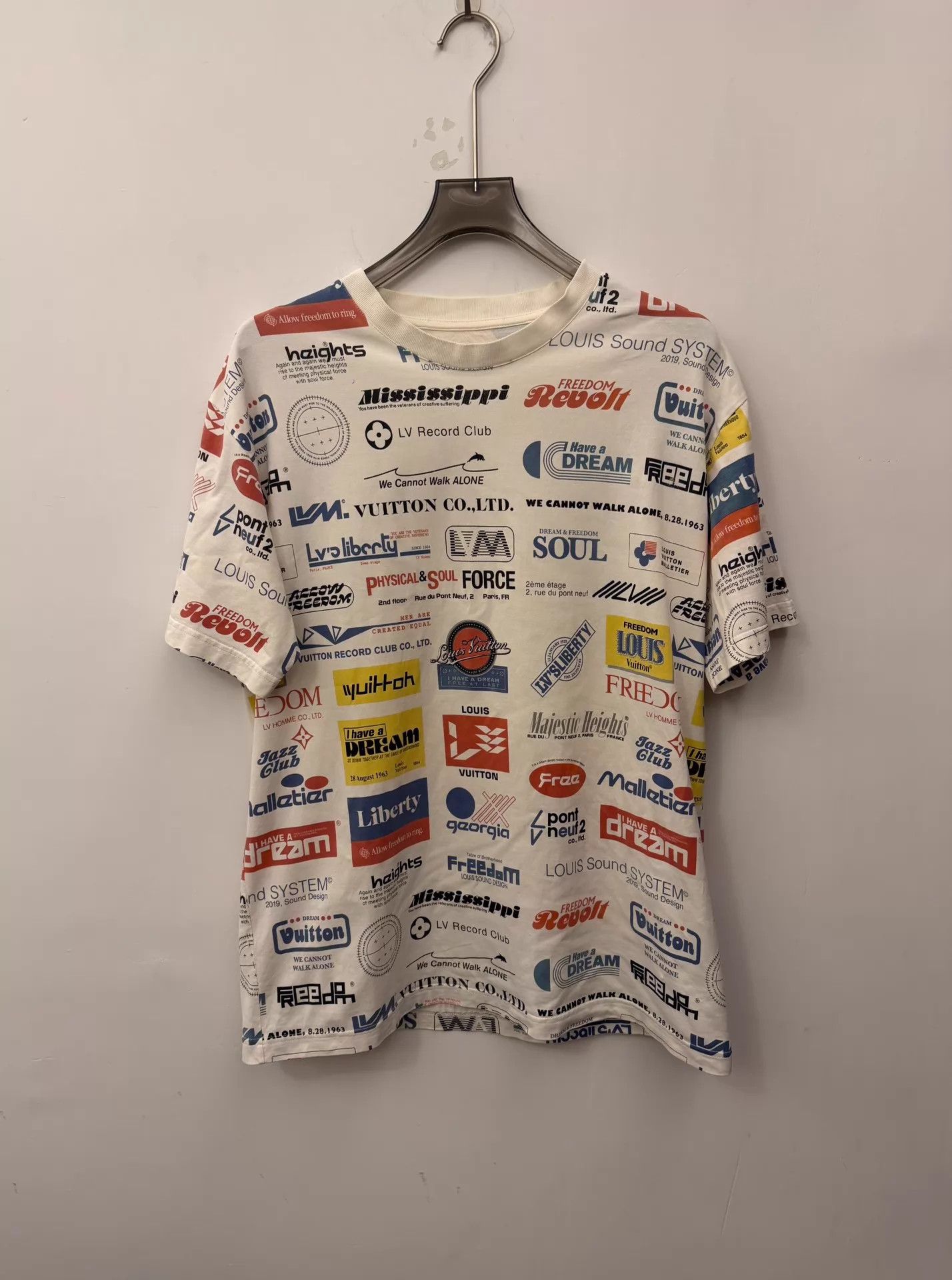 Louis Vuitton LV White MultiLogo Letter Allover Print SS Tee L Size US L / EU 52-54 / 3 - 1 Thumbnail