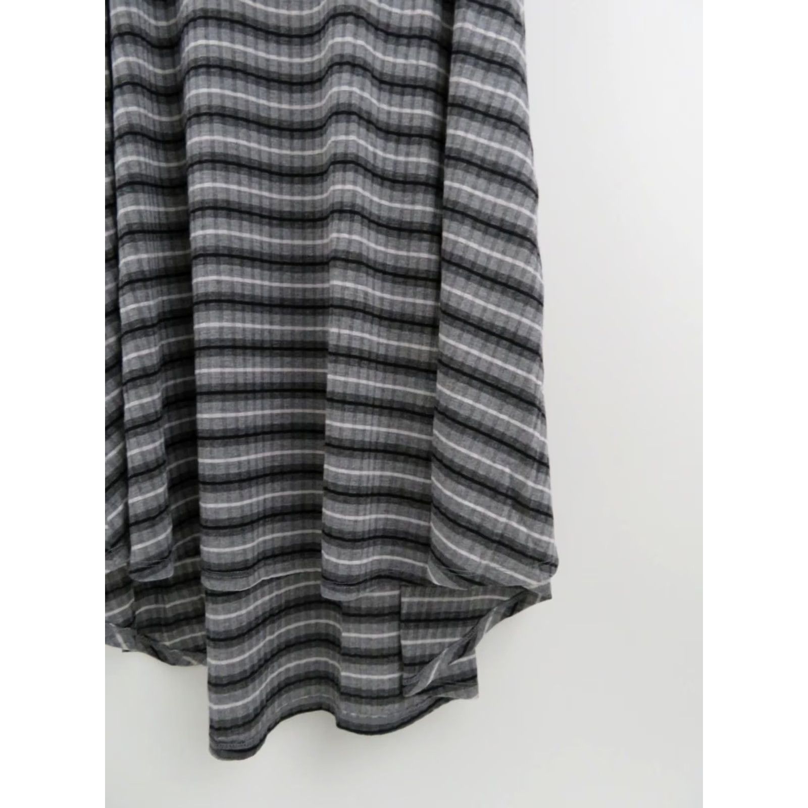 Vintage LuLaRoe Carly Dress 2XS Striped Gray White High Low Swing Dress Women Size XXS / US 00 / IT 34 - 3 Thumbnail