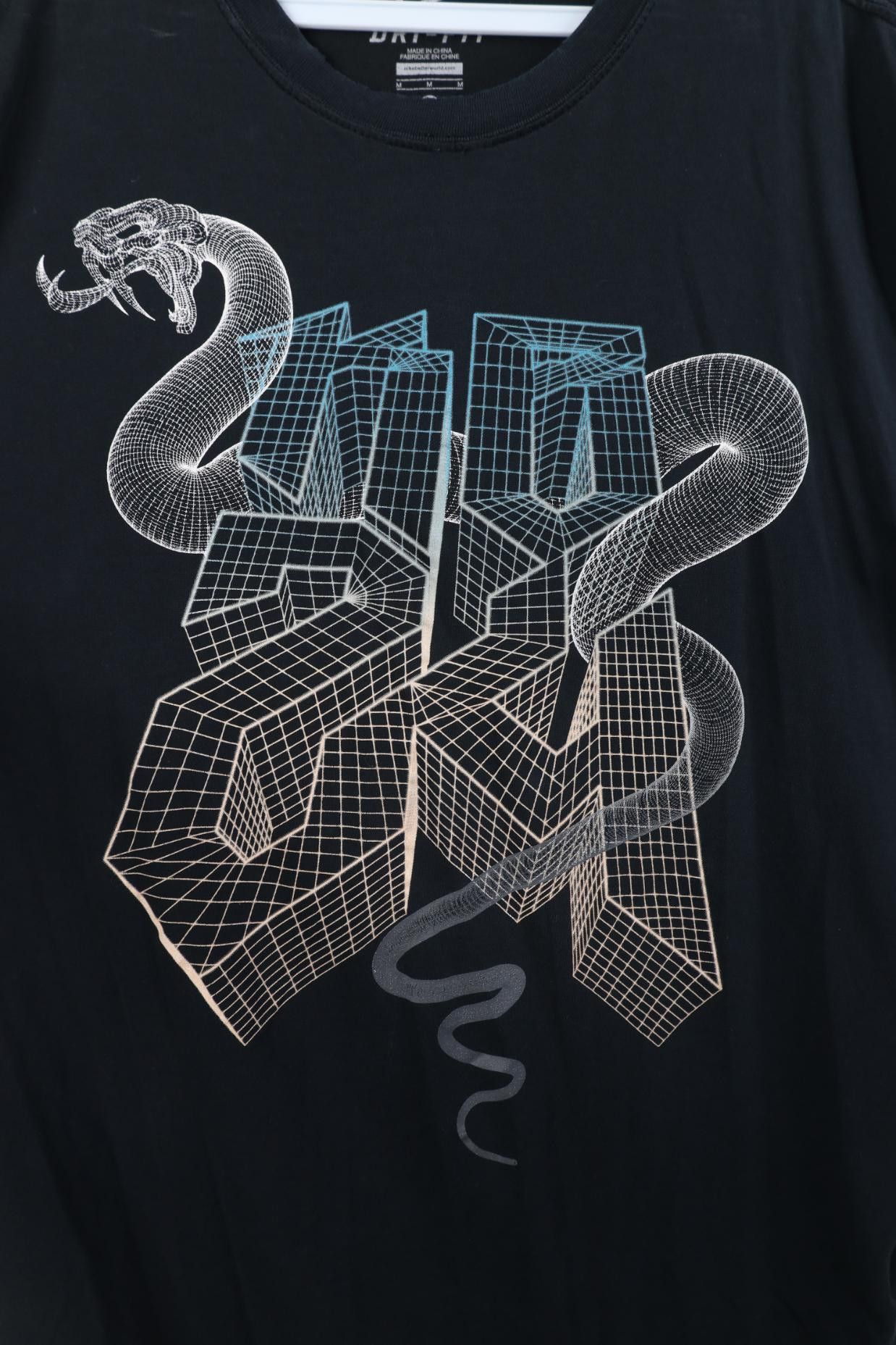 Nike Vintage Nike Mamba Kobe Bryant Snake Basketball T-Shirt Size US M / EU 48-50 / 2 - 5 Thumbnail