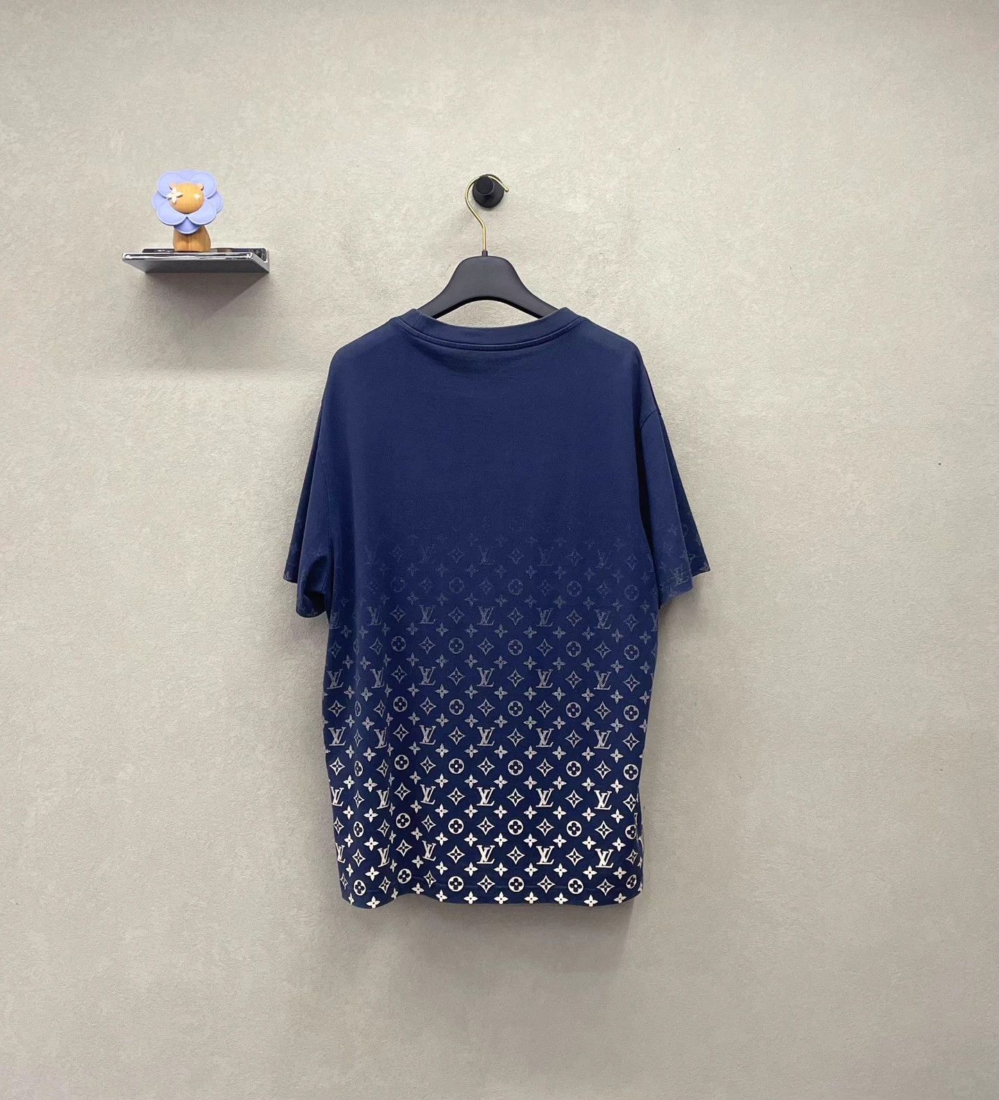 Louis Vuitton LOUIS VUITTON Gradient AO Print Crew SS Blue L Tee Size US L / EU 52-54 / 3 - 2 Thumbnail