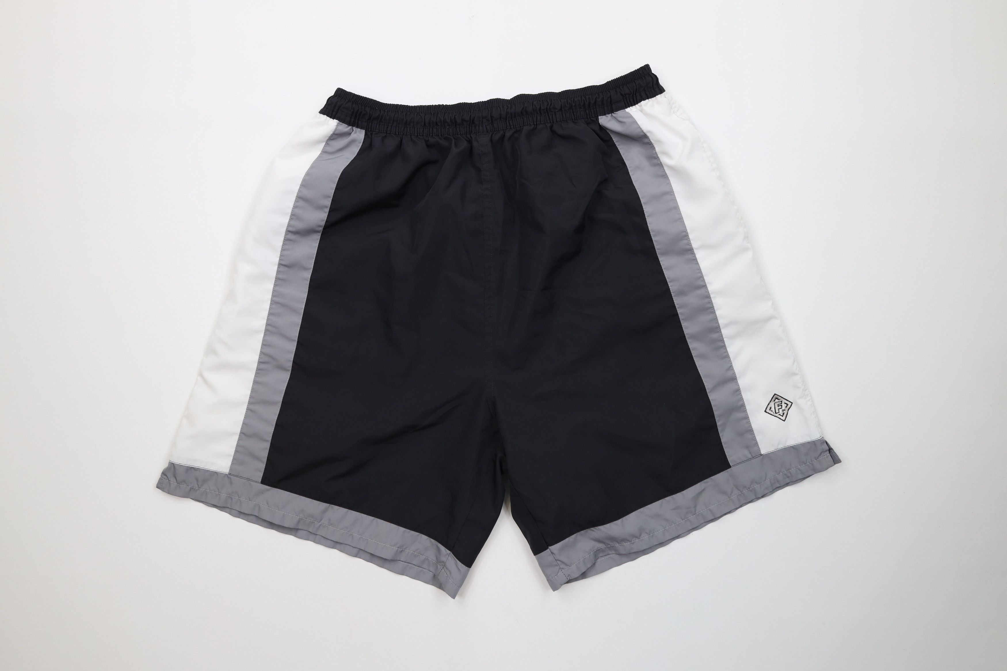 Vintage Vintage 90s Streetwear Block Running Jogging Soccer Shorts Size US 34 / EU 50 - 1 Thumbnail