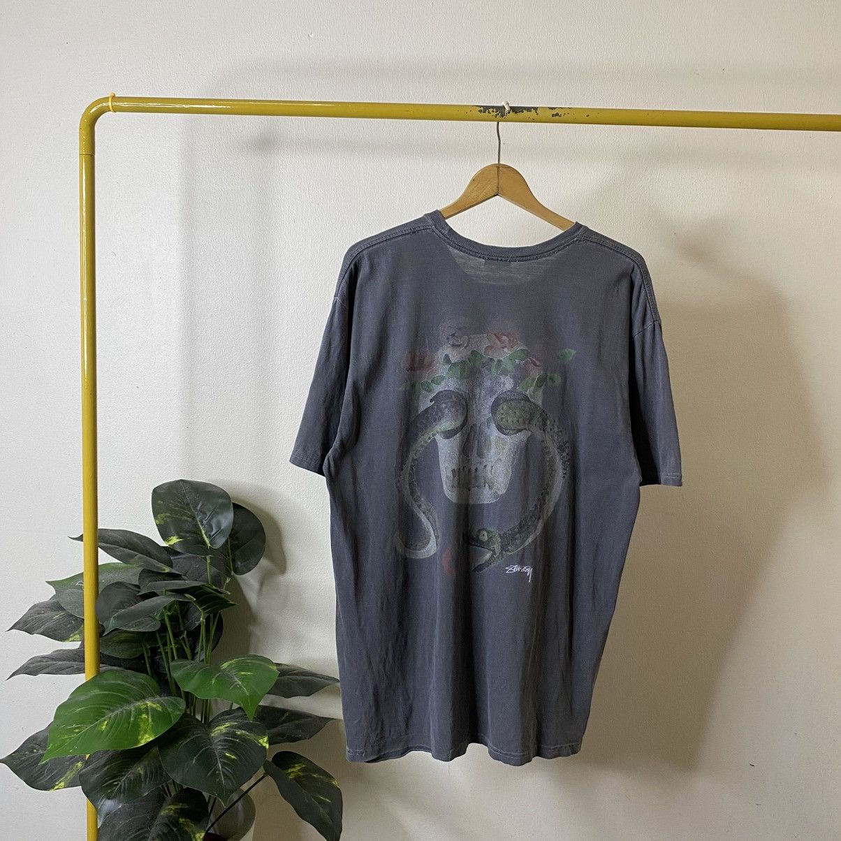 Stussy Y2K Stussy Crocodile Skulls Skater T Shirt Washed Grey Size US L / EU 52-54 / 3 - 1 Thumbnail