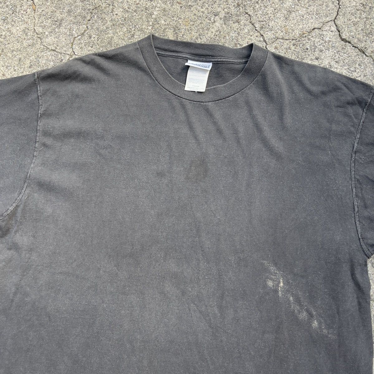 Vintage Vintage 90s Thrashed DISCUS ATHLETIC Black Blank Shirt Size US XL / EU 56 / 4 - 2 Thumbnail