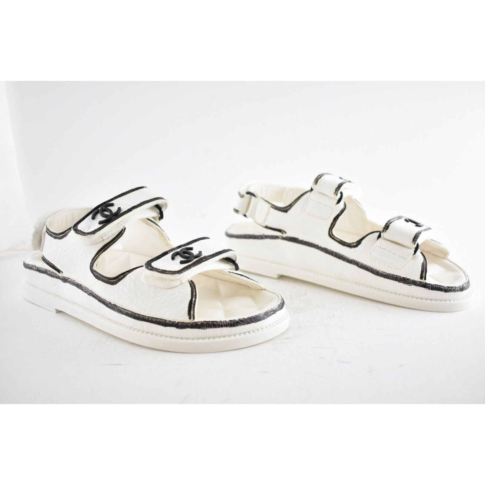 Chanel Chanel 22C White Black Graffiti CC Logo Mule Slide Strap Size US 9 / IT 39 - 5 Thumbnail