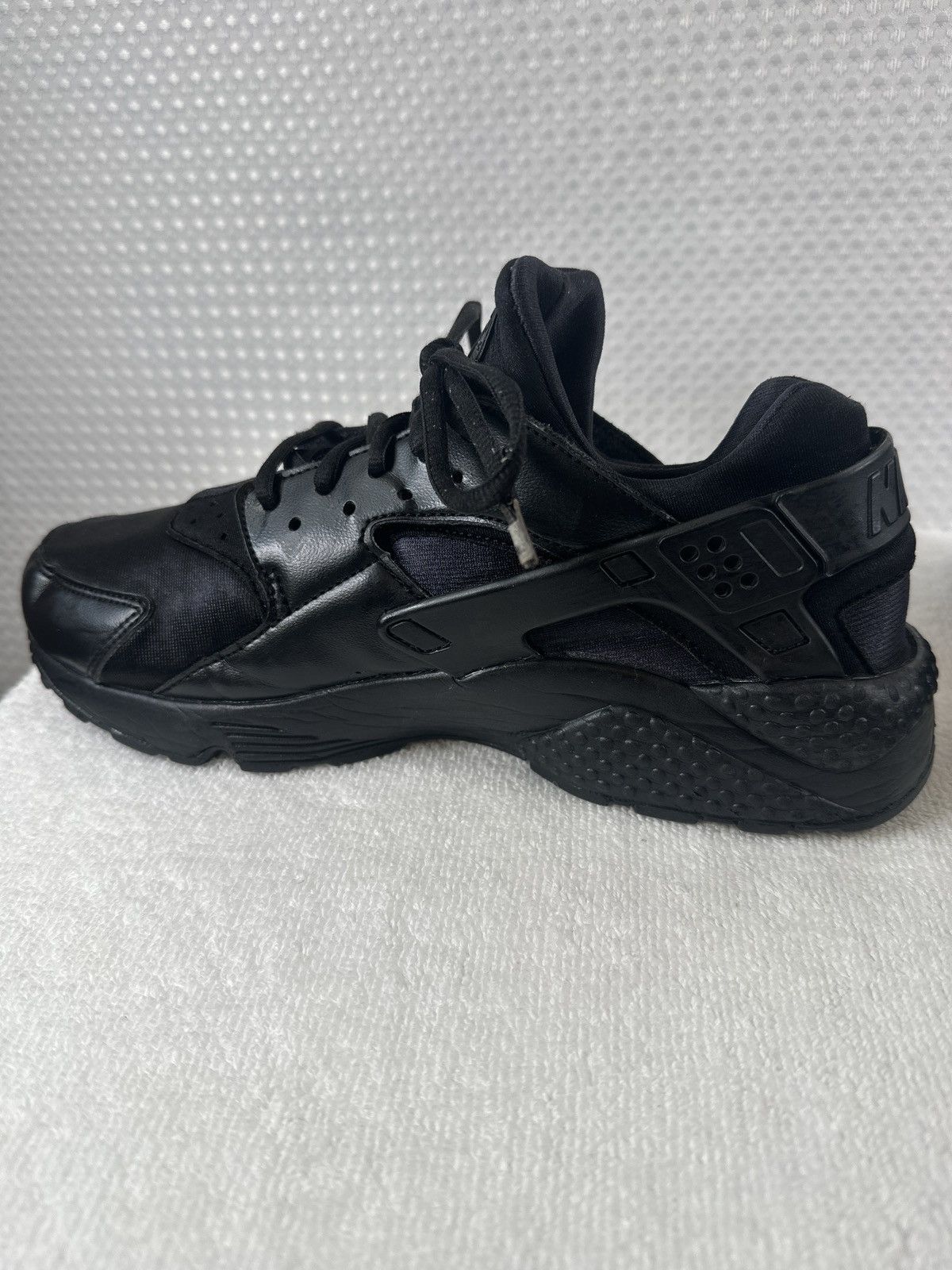Nike Nike Air Huarache Run Triple Black Ladies Shoes Size US 9 / EU 42 - 4 Thumbnail