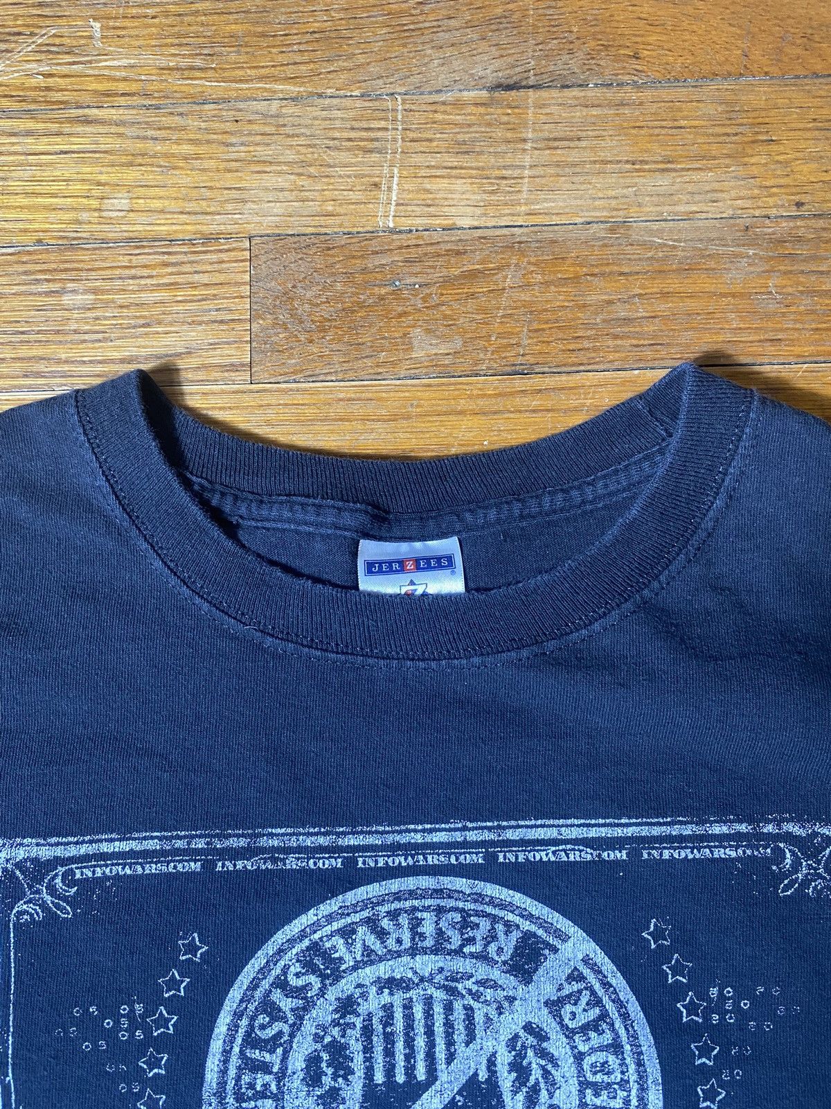 Jerzees × Vintage Vintage Infowars End The Fed Arrest The Banksters T-shirt Size US XL / EU 56 / 4 - 4 Thumbnail