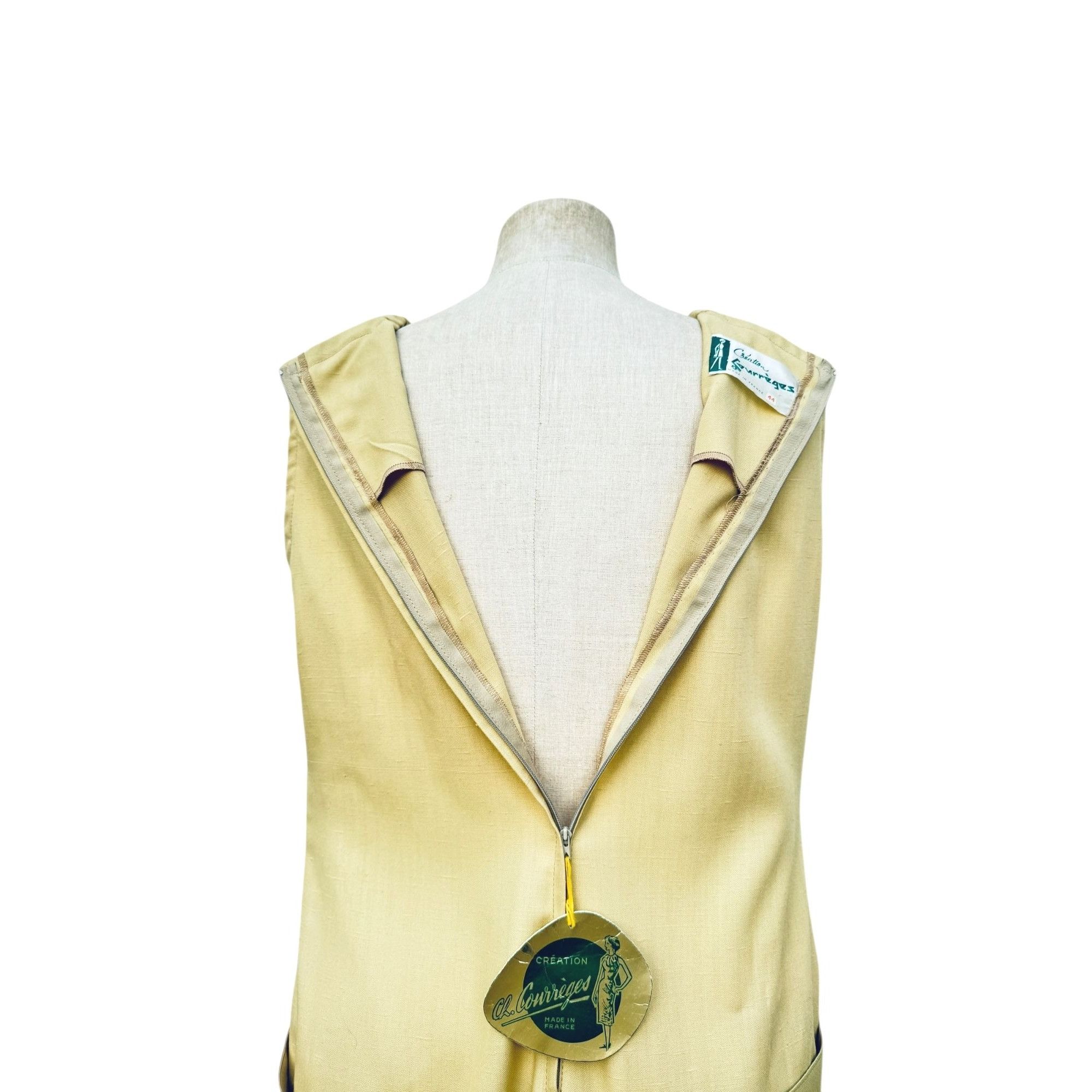 Courreges 1960s Elegant Beige Belted Dress Size M / US 6-8 / IT 42-44 - 8 Thumbnail