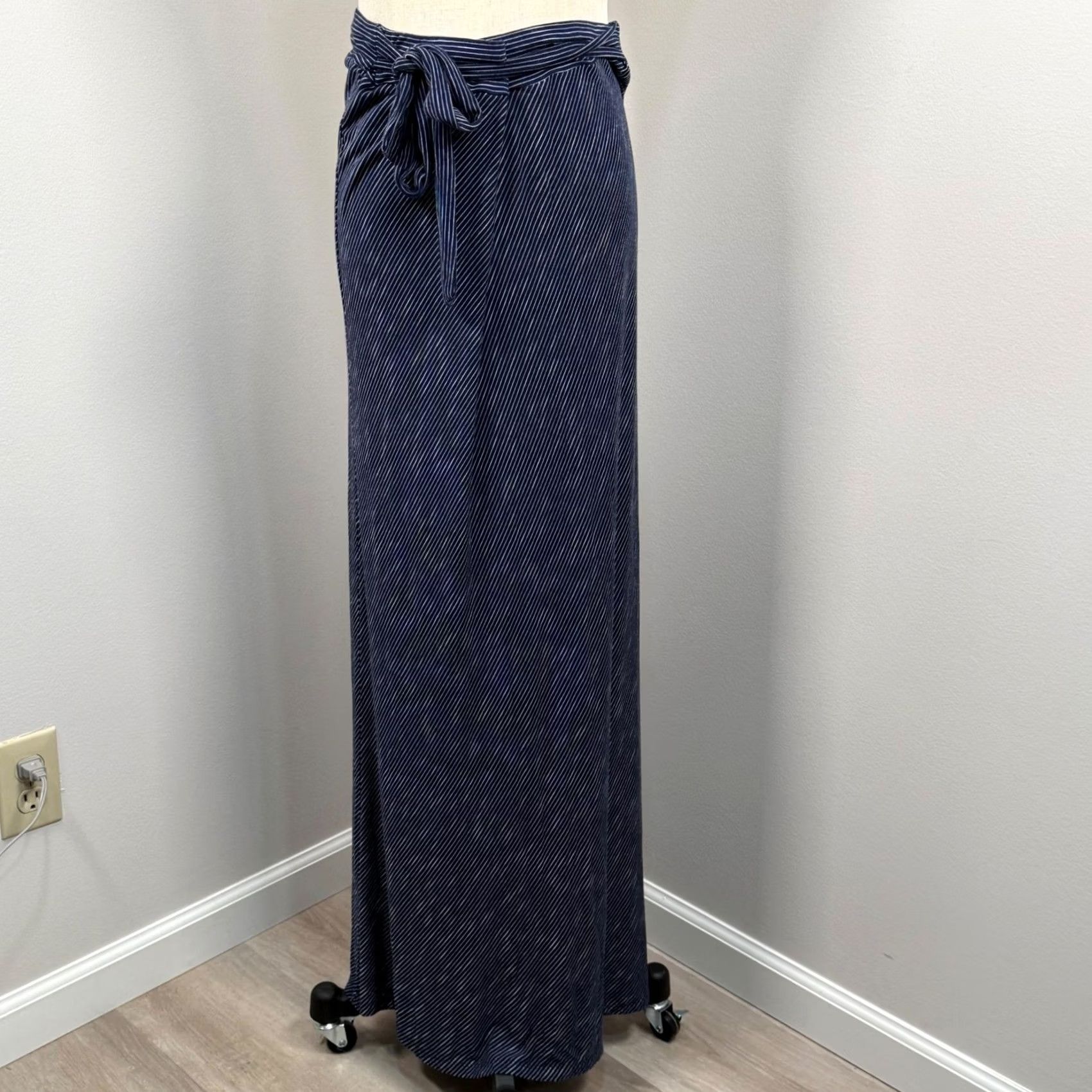 Nautica Westport Skirt Maxi Women L Navy Blue Pinstripe Wrap Tie Jersey Stretch Casual Travel Nautical Size L / US 10 / IT 46 - 2 Thumbnail