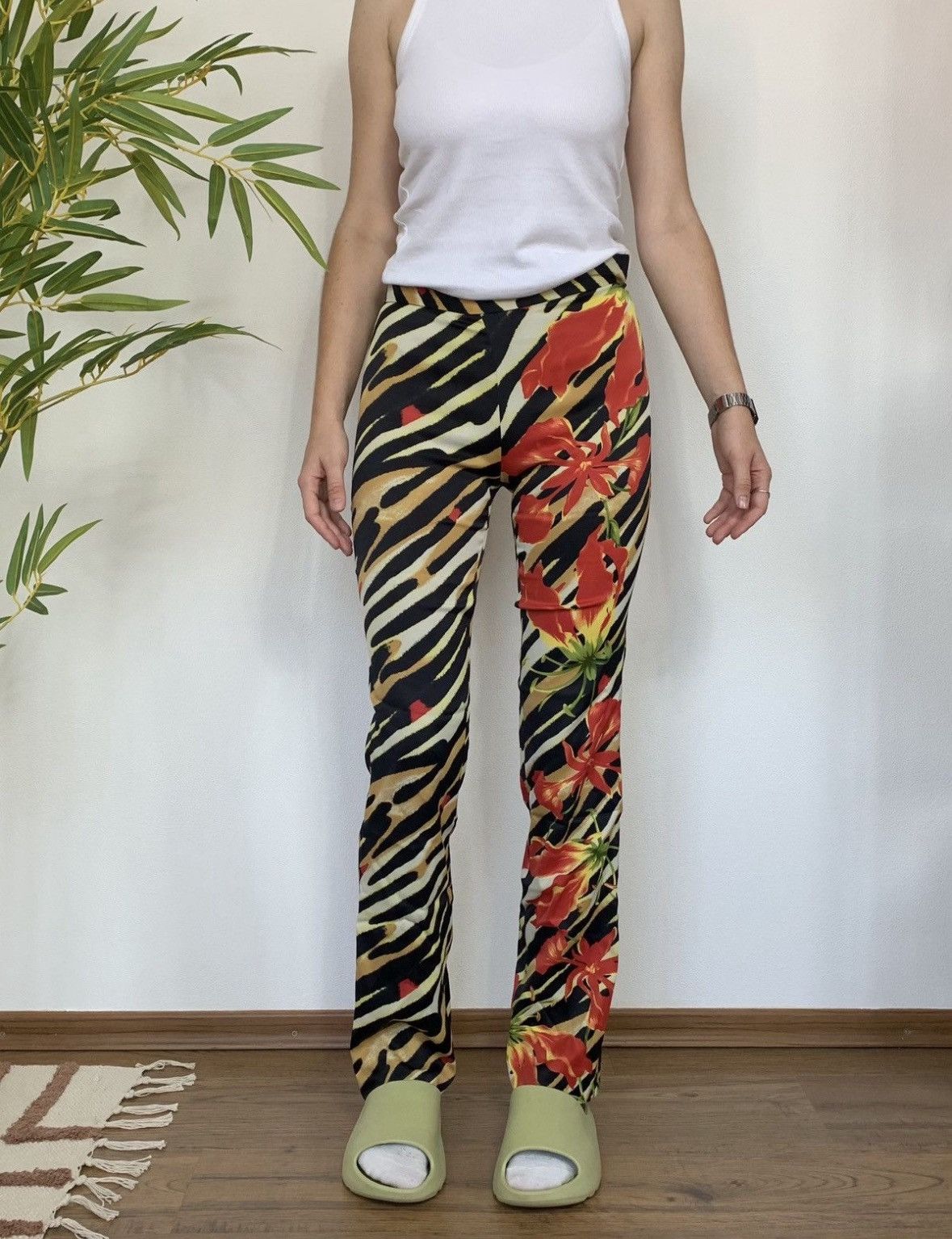 Versace VINTAGE VERSACE 2000s FLOWERS STYLE PANTS Size 26" / US 2 / IT 38 - 7 Thumbnail