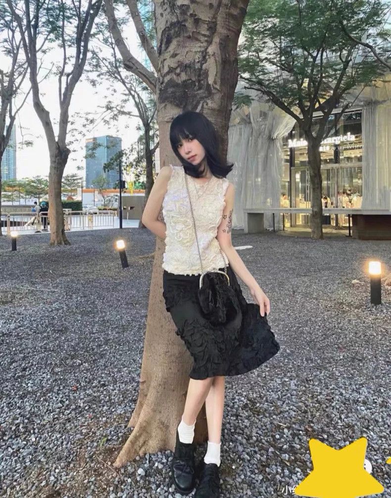 Comme des Garcons Comme Des Garcons Three-dimensional rose flower vest Size S / US 4 / IT 40 - 1 Thumbnail