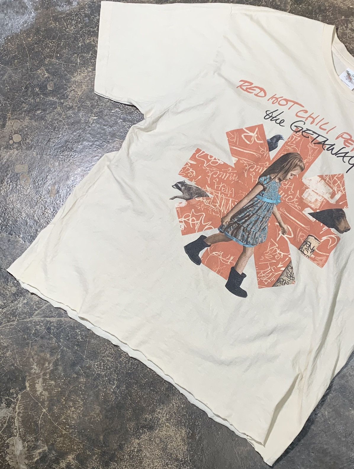 Band Tees Red Hot Chili Papers The Getaway Cropped Tshirt Size US XL / EU 56 / 4 - 2 Thumbnail