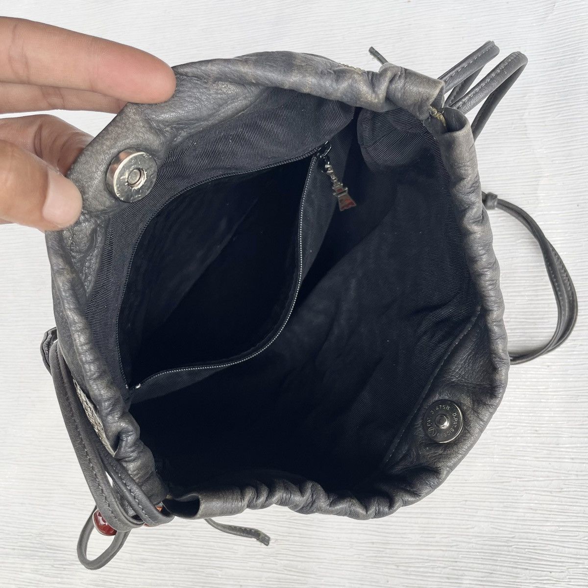 Leather Snake Skin Printed Leather Drawstring Sling Bag Size ONE SIZE - 10 Thumbnail