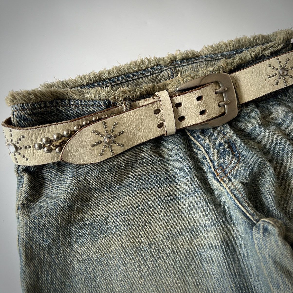 GOA GOA Low-Rise Frayed Hem Bell Bottom Jeans 2000s Size 29" - 3 Thumbnail