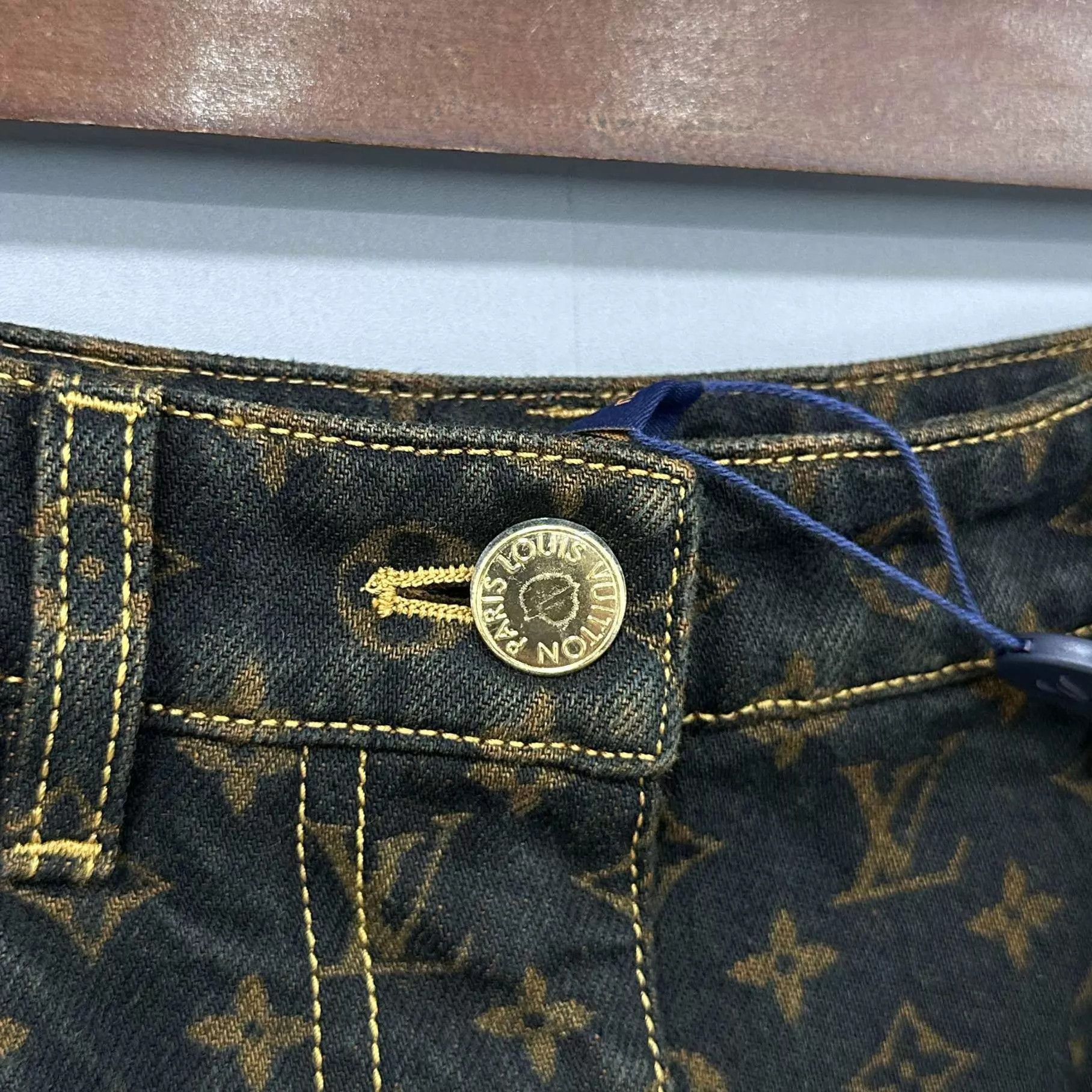 Louis Vuitton LV 25ss Black & Gold Monogram All Over Print Jeans 36 Size 26" / US 2 / IT 38 - 6 Thumbnail