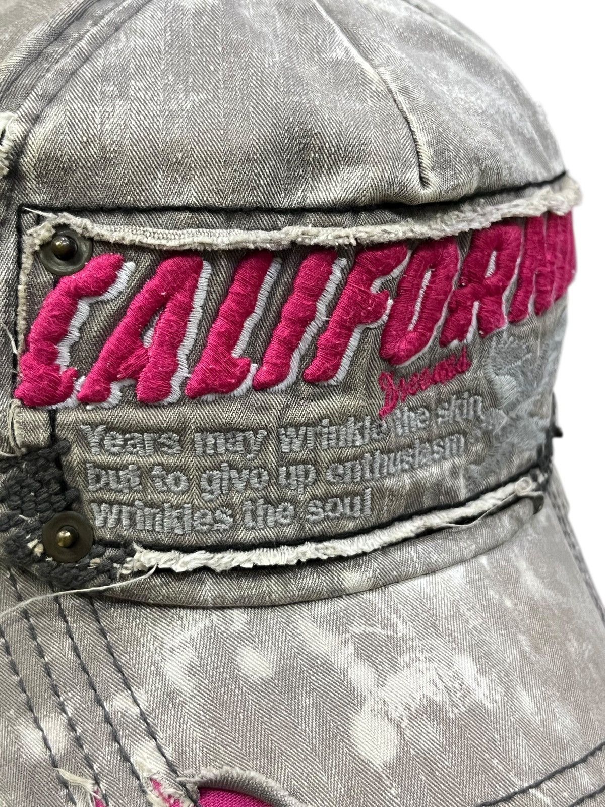 California Arts. CALIFORNIA DREAMS REVOLUTION Erd Grunge Distressed Poem Size ONE SIZE - 7 Thumbnail