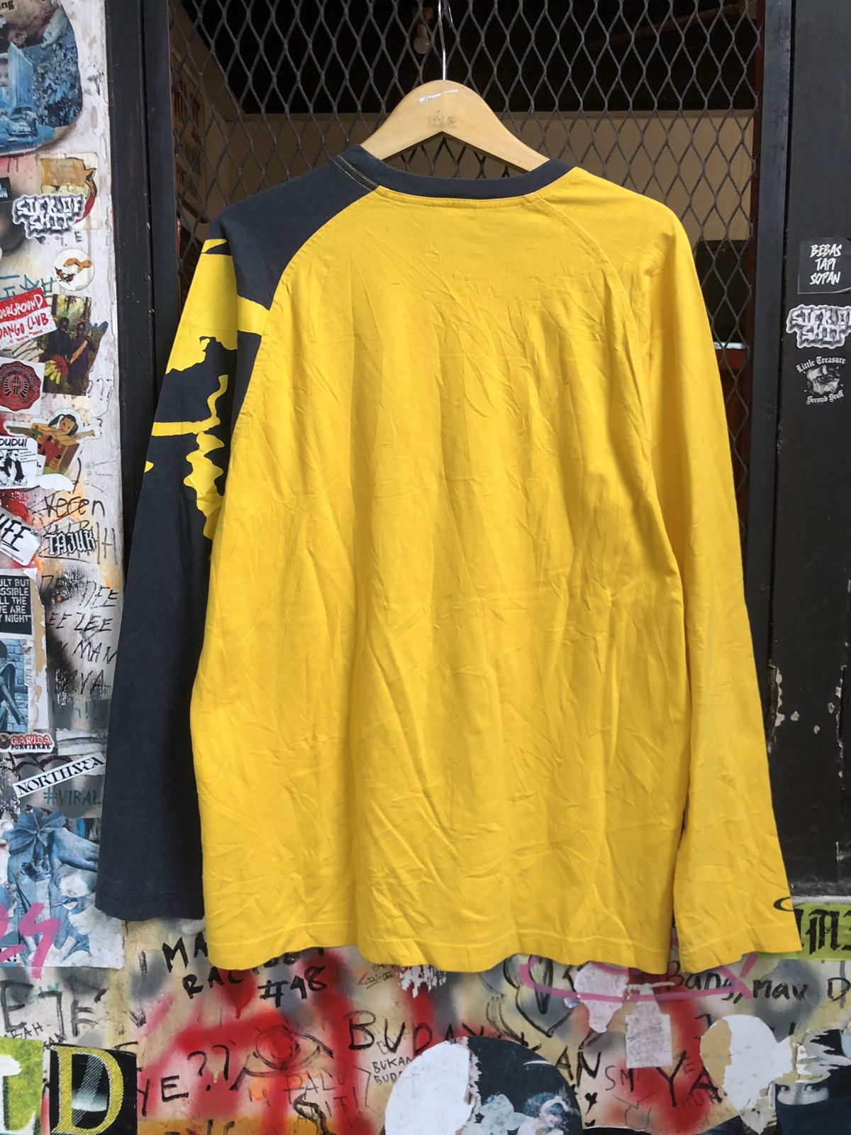 Oakley VINTAGE OAKLEY LONGSLEEVE Size US L / EU 52-54 / 3 - 7 Thumbnail