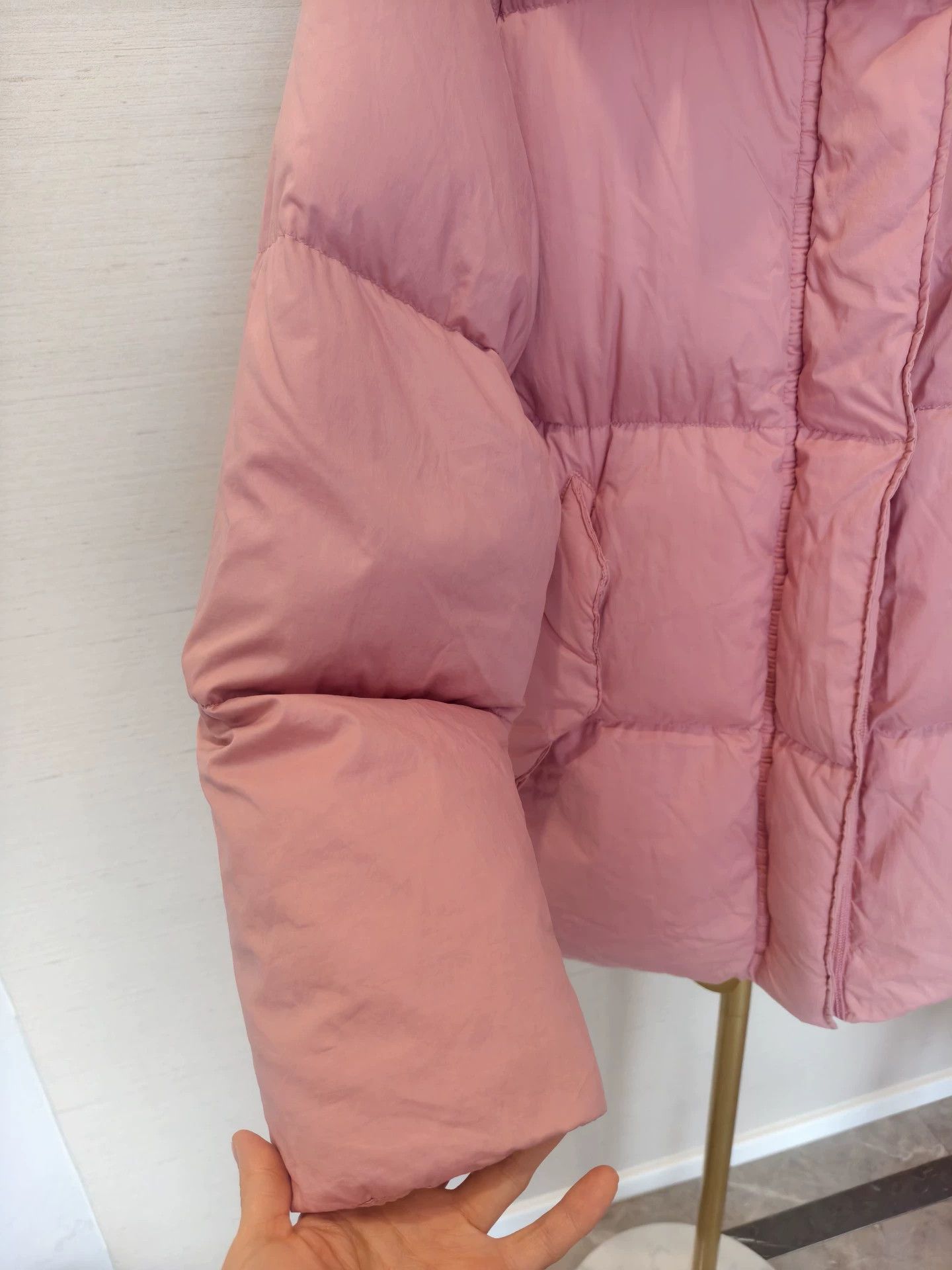 Moncler Moncler Women's Oversized Pink Goose Down Belted Size 0 Coat Size XS / US 0-2 / IT 36-38 - 4 Thumbnail