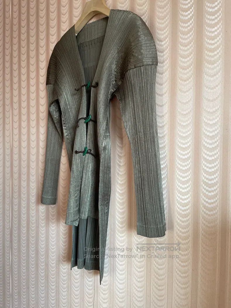 Issey Miyake Issey Miyake Ox Horn Frog Button Glossy Pleated Set Chines Size M / US 6-8 / IT 42-44 - 3 Thumbnail