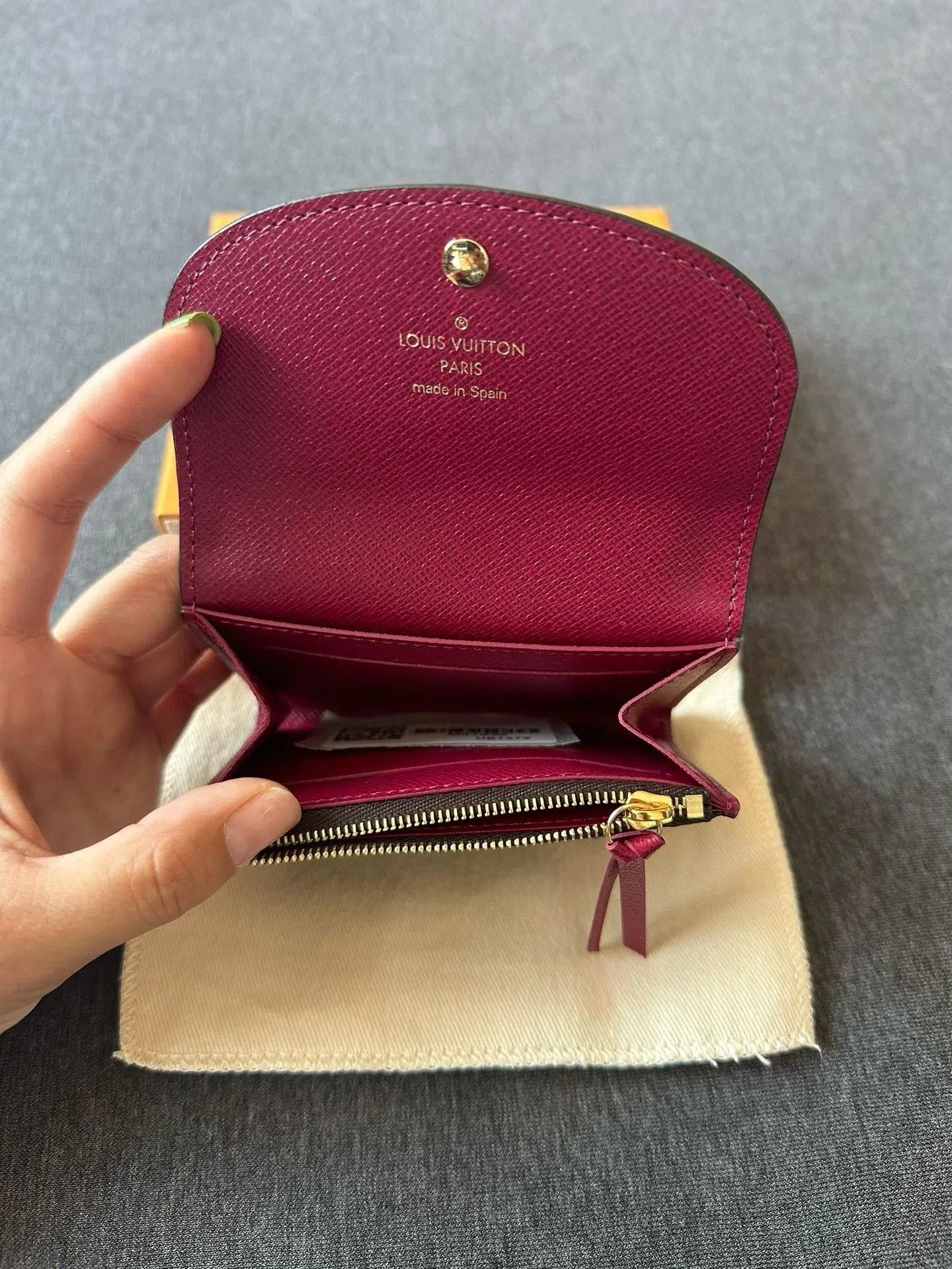 Louis Vuitton LV Classic Monogram Small Wallet. Size ONE SIZE - 5 Thumbnail