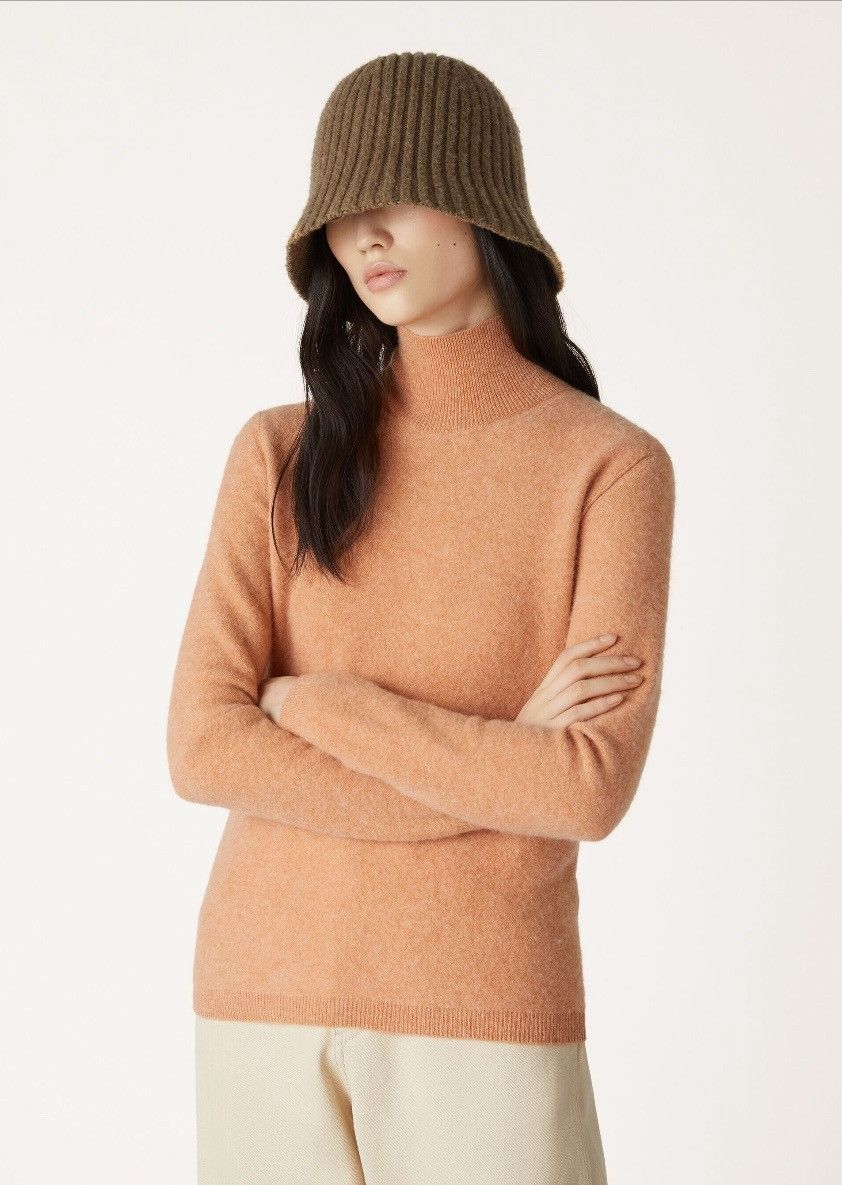 Loro Piana o1srvl11e0725 FAO2888 Turtleneck Sweater in Light Orange Size XS / US 0-2 / IT 36-38 - 2 Thumbnail