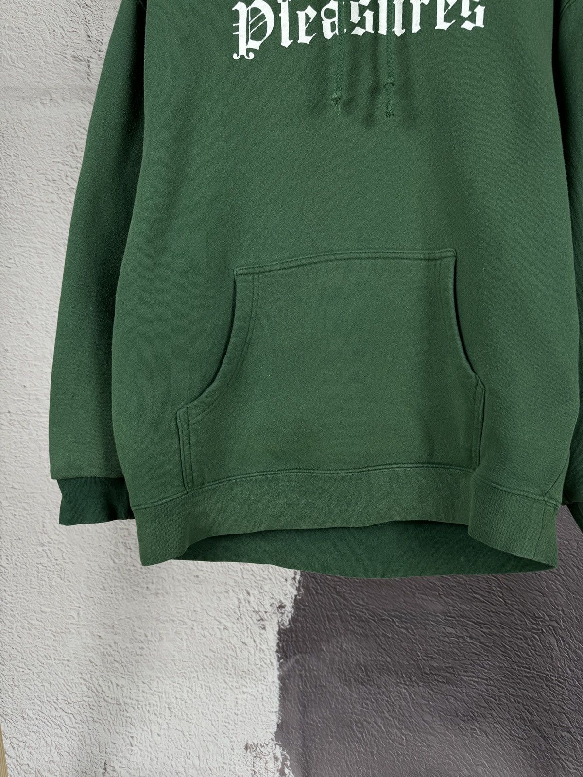 Pleasures Pleasures Sex and Violence vintage big logo hoodie Size US M / EU 48-50 / 2 - 7 Thumbnail