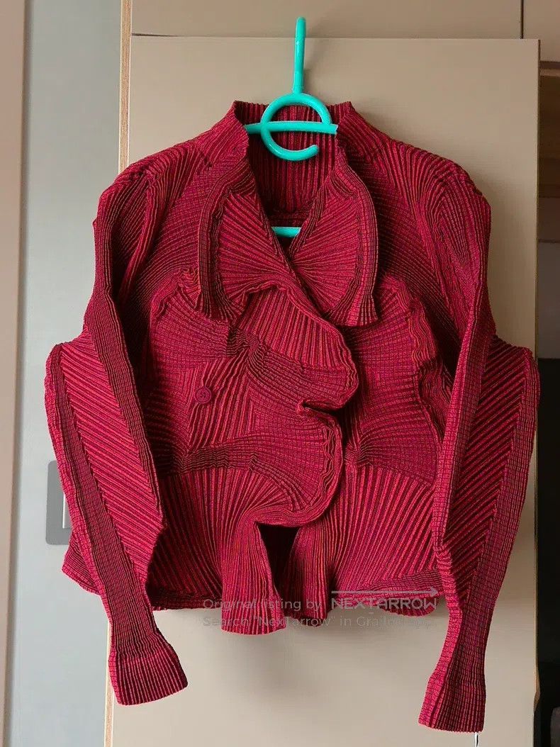 Issey Miyake Issey Miyake Red Bud Coat Size S / US 4 / IT 40 - 1 Thumbnail
