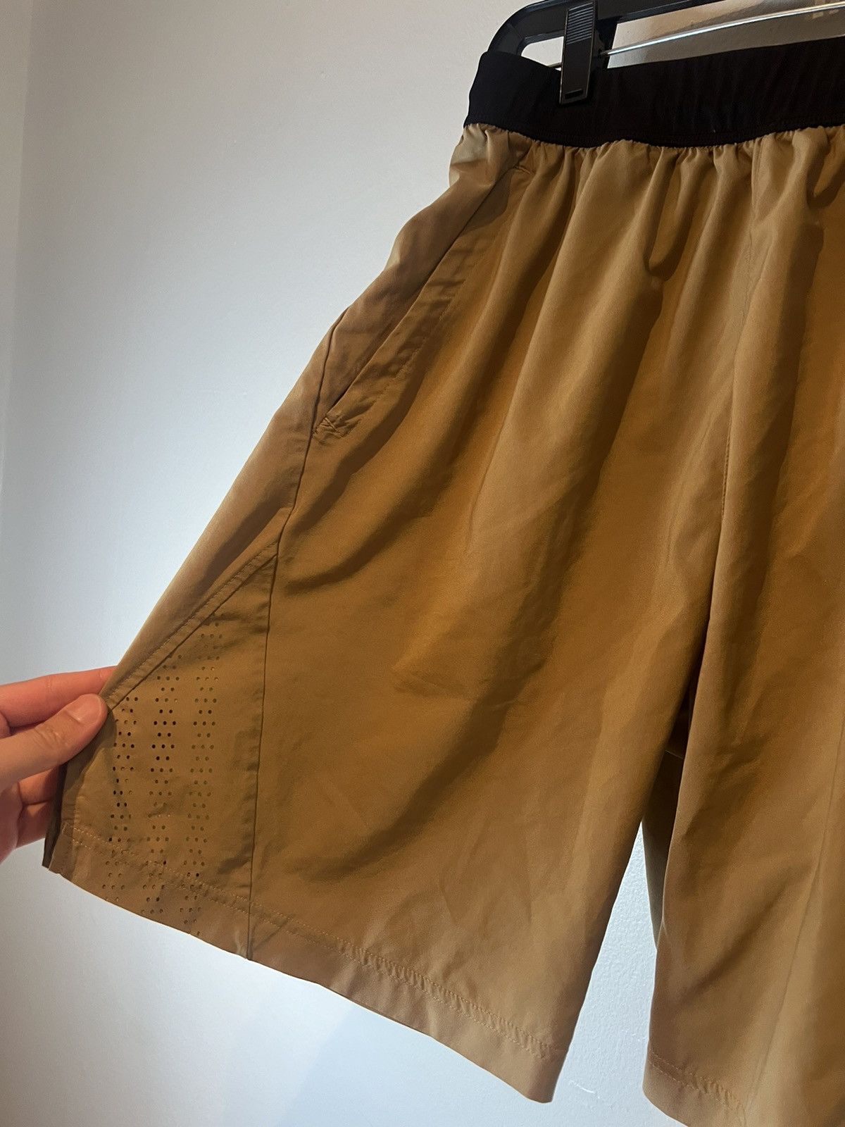 Adidas Adidas Men Size M Axis 22 Woven Shorts Pockets Tan Beige Size US 36 / EU 52 - 3 Thumbnail