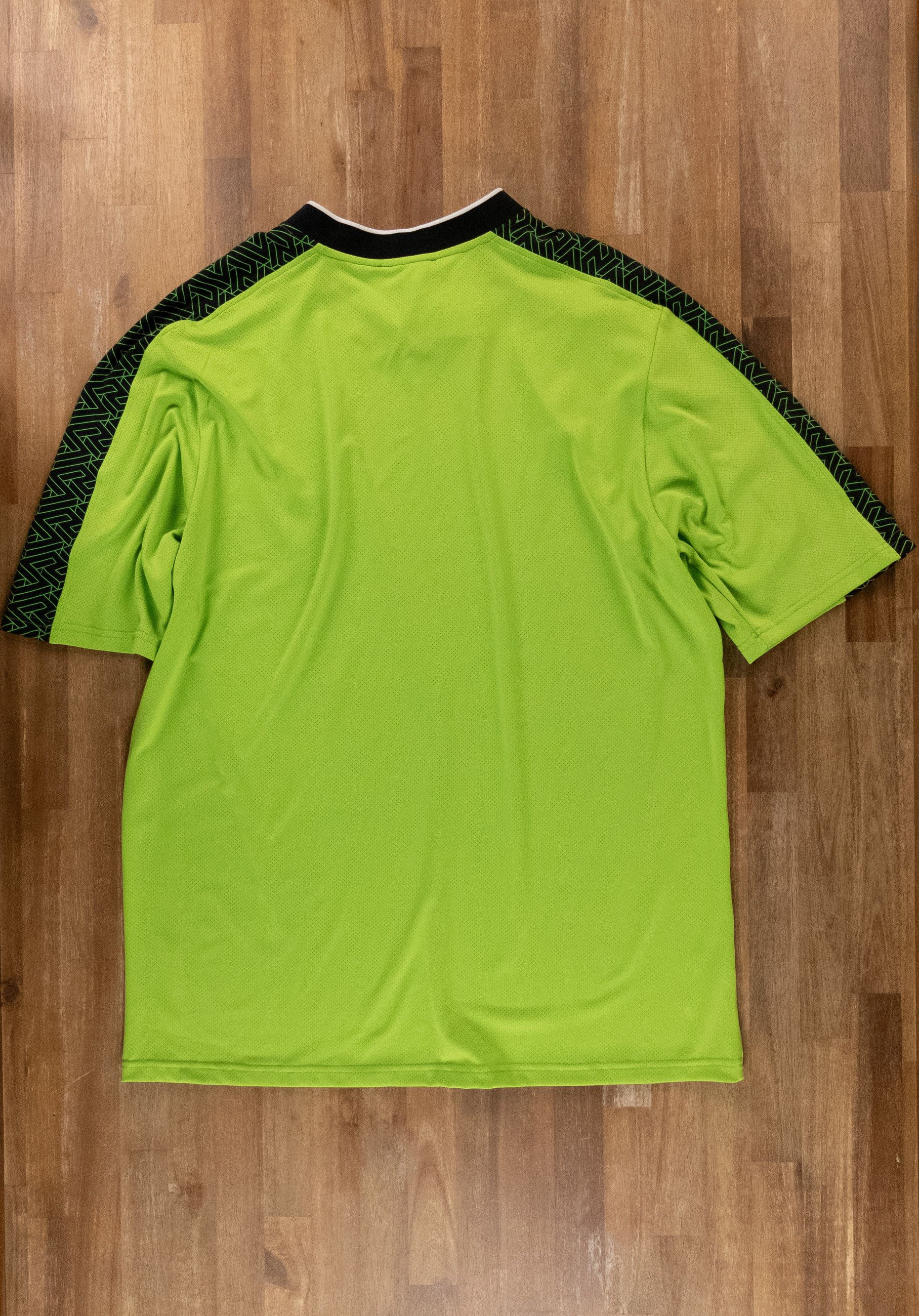 Versace VERSACE green & black La Greca nylon gym t-shirt Medium Size US M / EU 48-50 / 2 - 10 Thumbnail