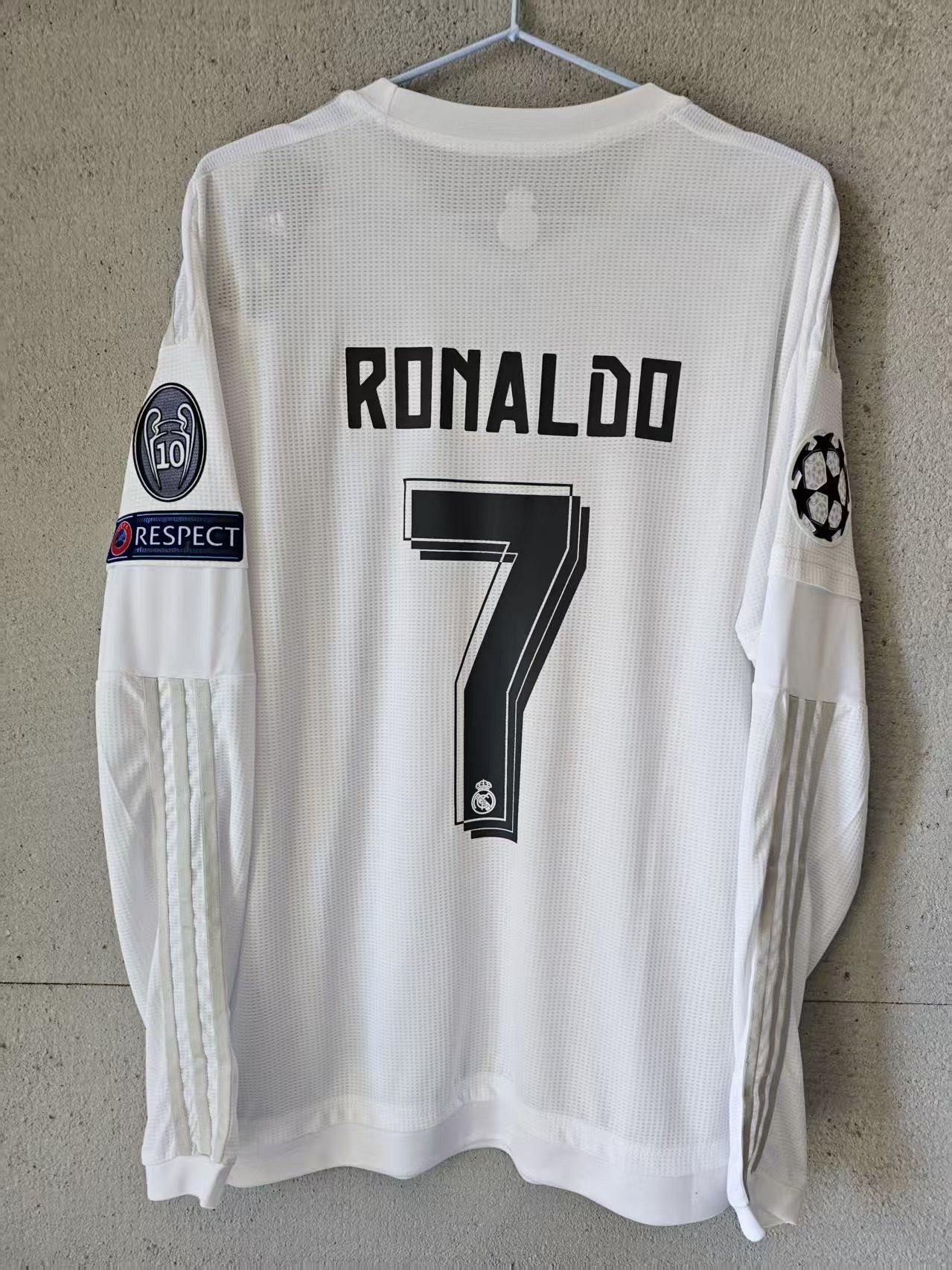 Other 2016 Real Madrid #7 C Ronaldo Jersey Long Size US XL / EU 56 / 4 - 1 Thumbnail