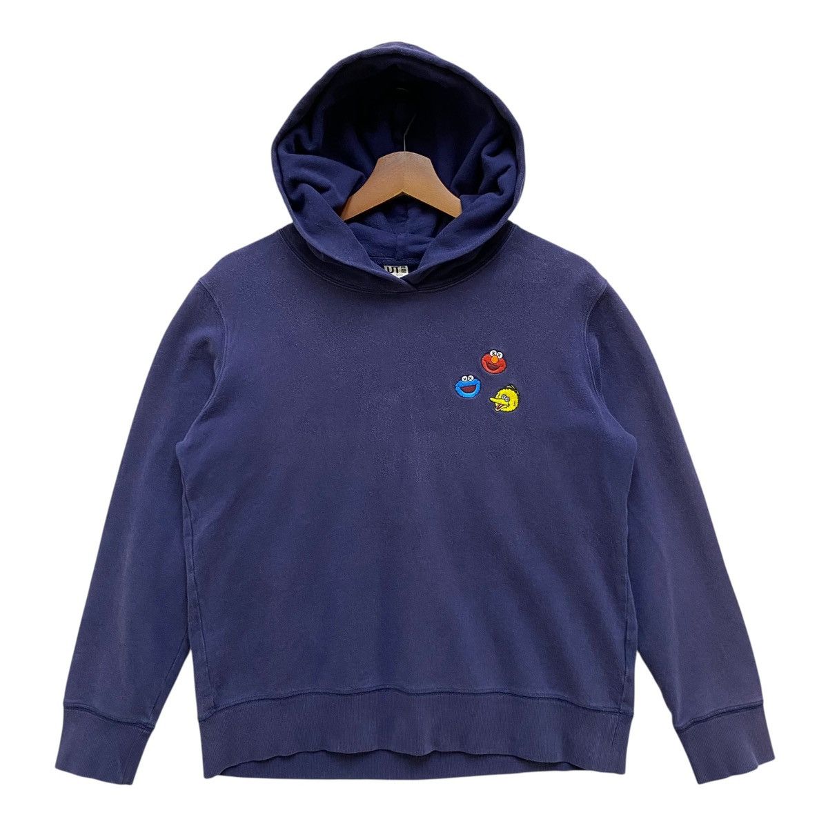 Kaws × Uniqlo KAWS UT Sesame Street Hoodie Blue Embroidered Characters L Size US L / EU 52-54 / 3 - 6 Thumbnail
