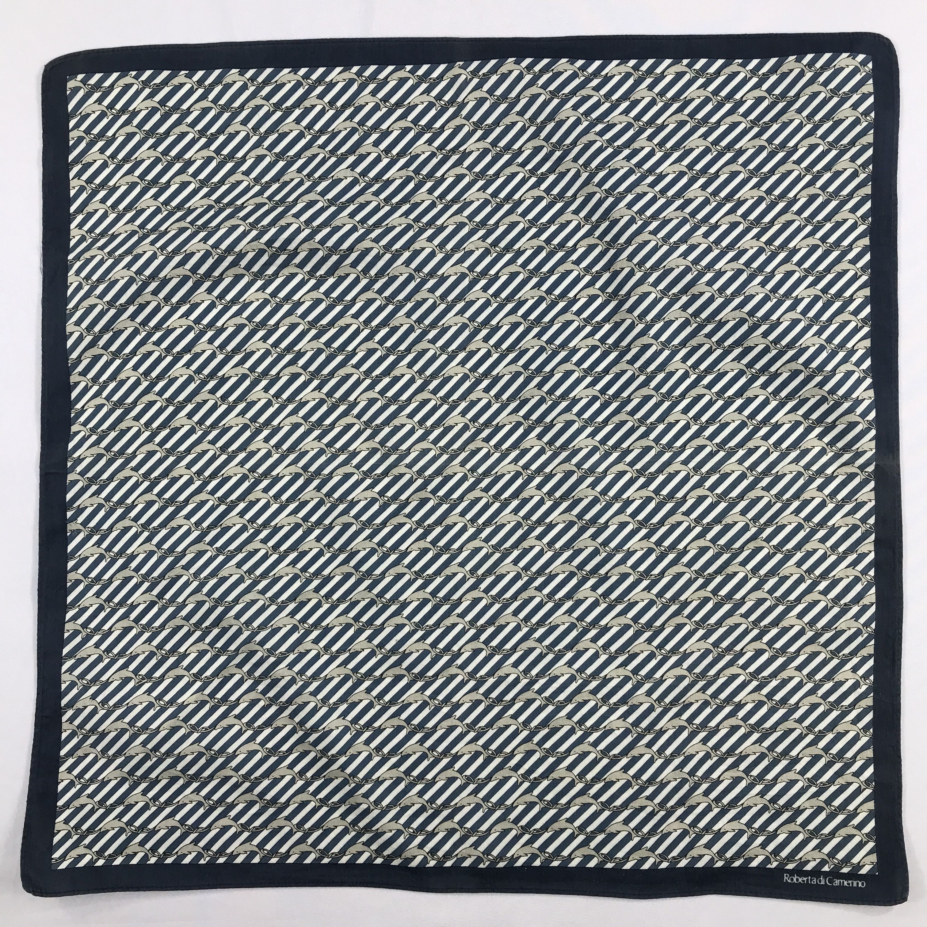 Roberta di Camerino × Vintage Roberta Di Camerino Bandana /Handkerchief/Neckerchief -S2170 Size ONE SIZE - 1 Thumbnail