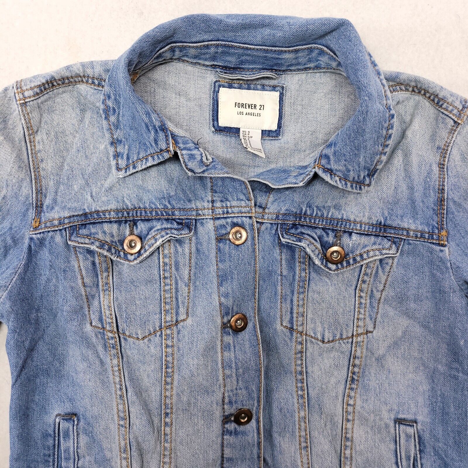 Forever 21 Forever 21 Casual Button Up Denim Jacket Womens Size S Blue Size S / US 4 / IT 40 - 1 Thumbnail