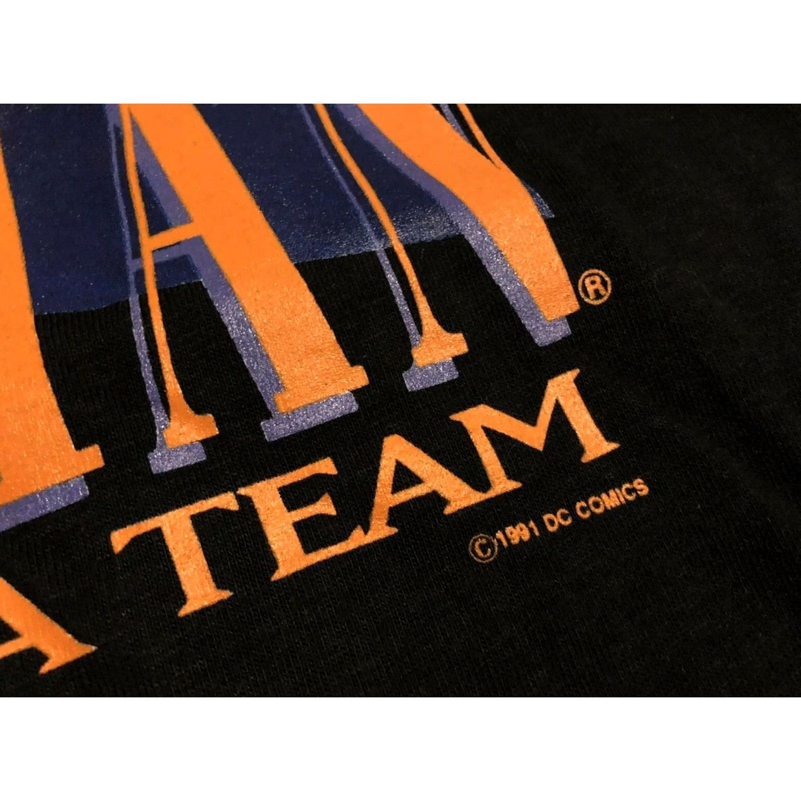 Vintage VINTAGE Batman Umbrella Shirt Mens Large DC Comics 1991 Black Cotton Crew Neck Short Sleeve Oneita T-Shirt 90s USA Size US L / EU 52-54 / 3 - 4 Thumbnail