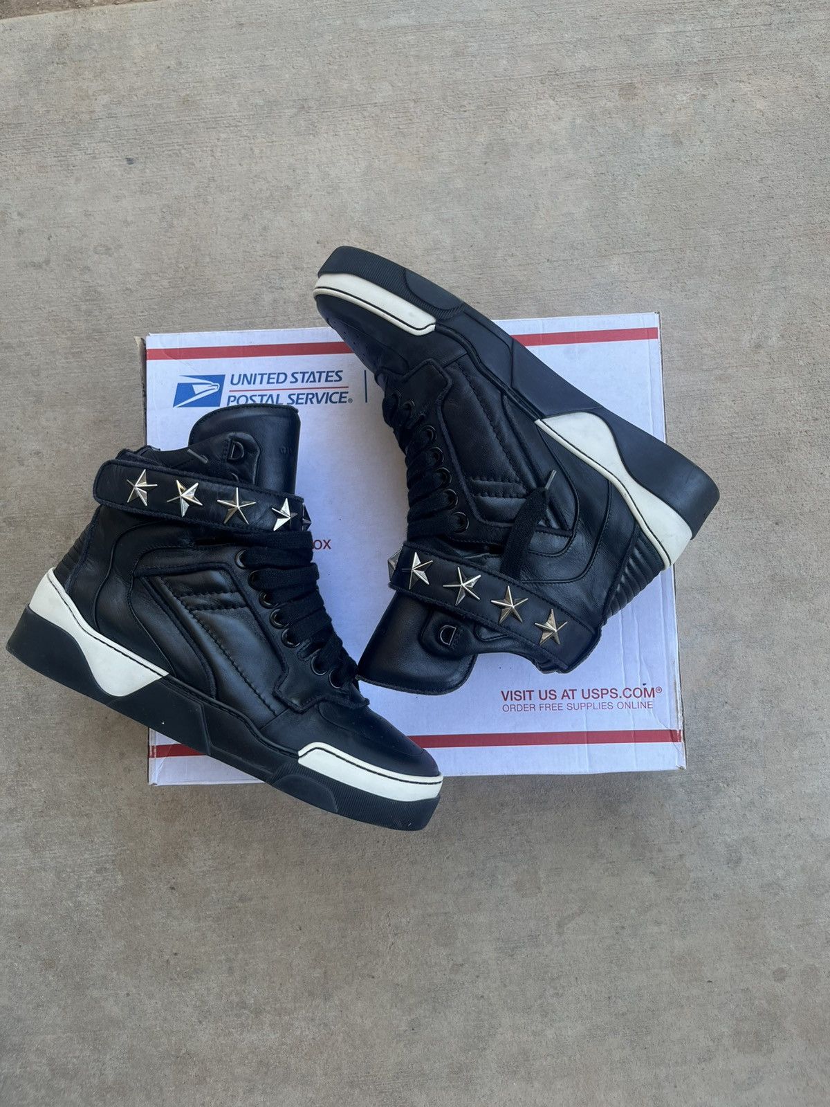 Givenchy Givenchy Tyson All Black Hi Top leather stars sneakers