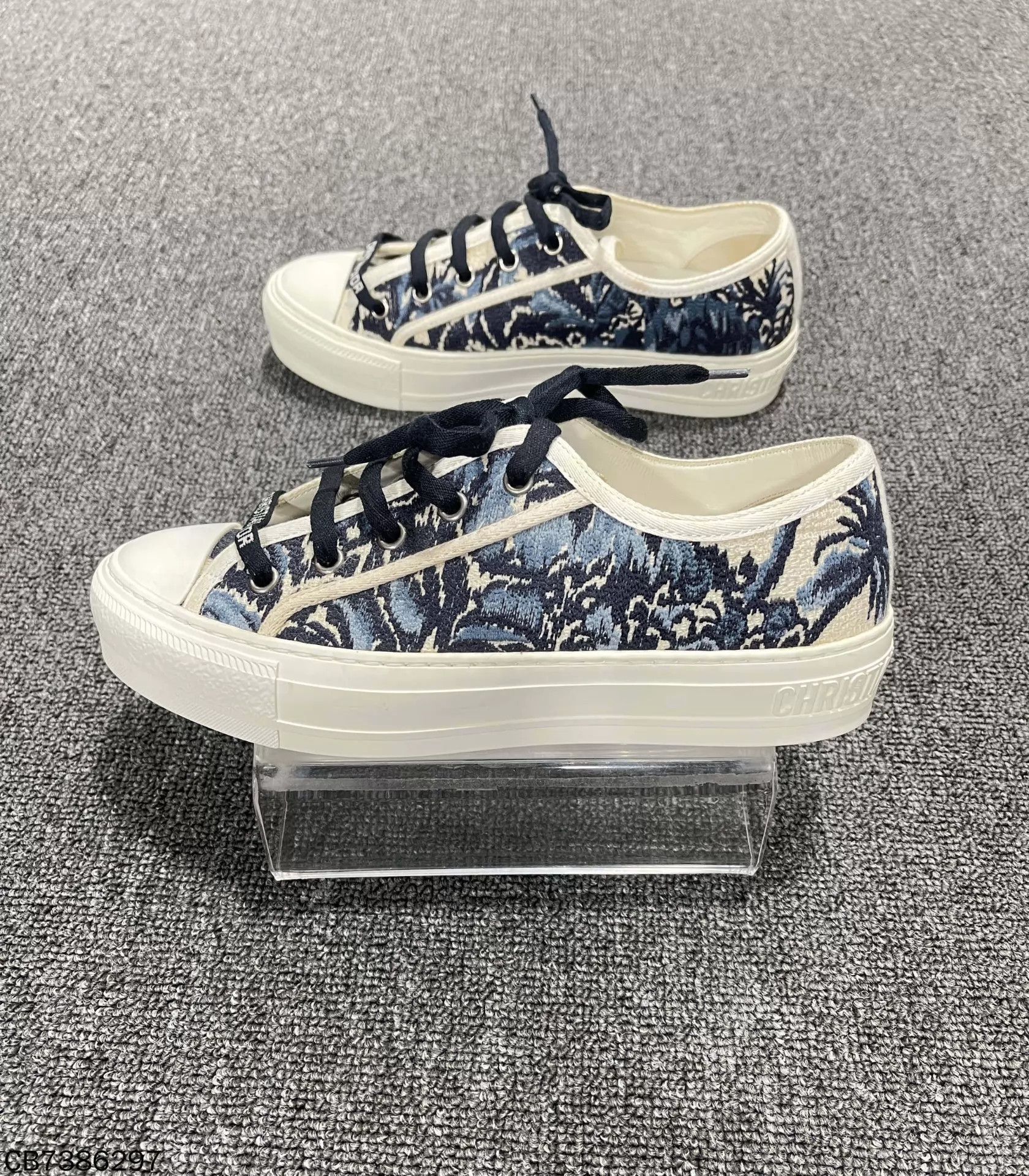 Dior Dior Embroidered Floral Logo Sneakers 36 Unused Size US 5.5 / IT 35.5 - 3 Thumbnail