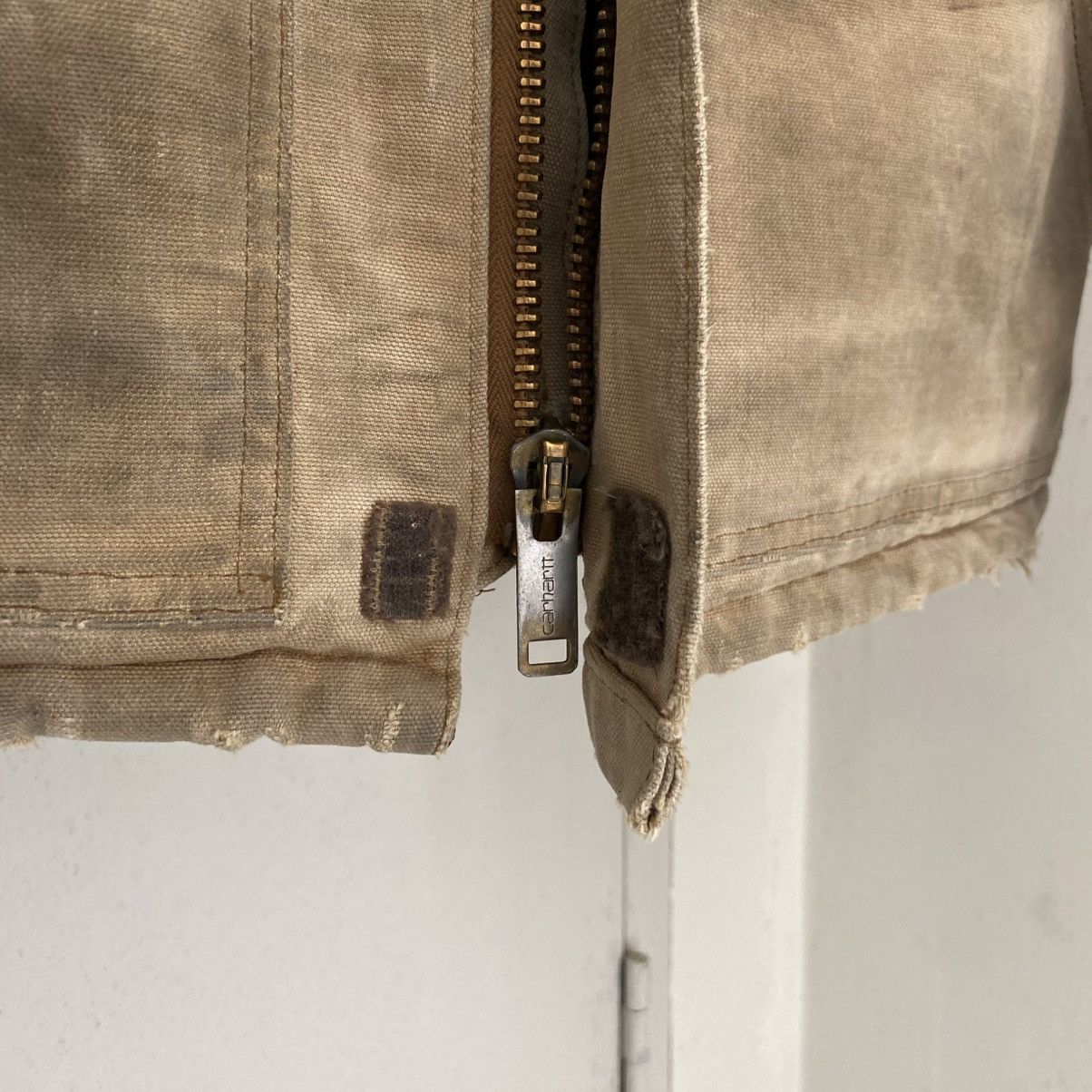Carhartt Thrashed! VTG 90’s Carhartt Arctic Faded Dirty Work Jacket Size US M / EU 48-50 / 2 - 18 Thumbnail