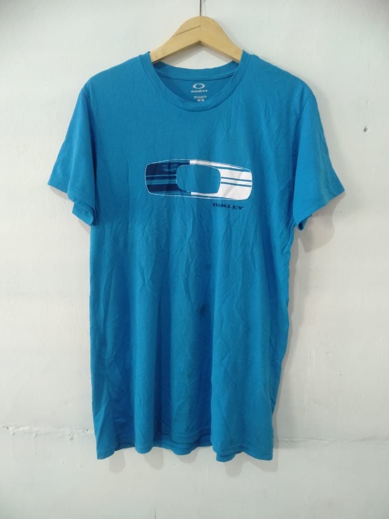 Japanese Brand Vintage Oakley T Shirt Center Logo Size US L / EU 52-54 / 3 - 1 Thumbnail