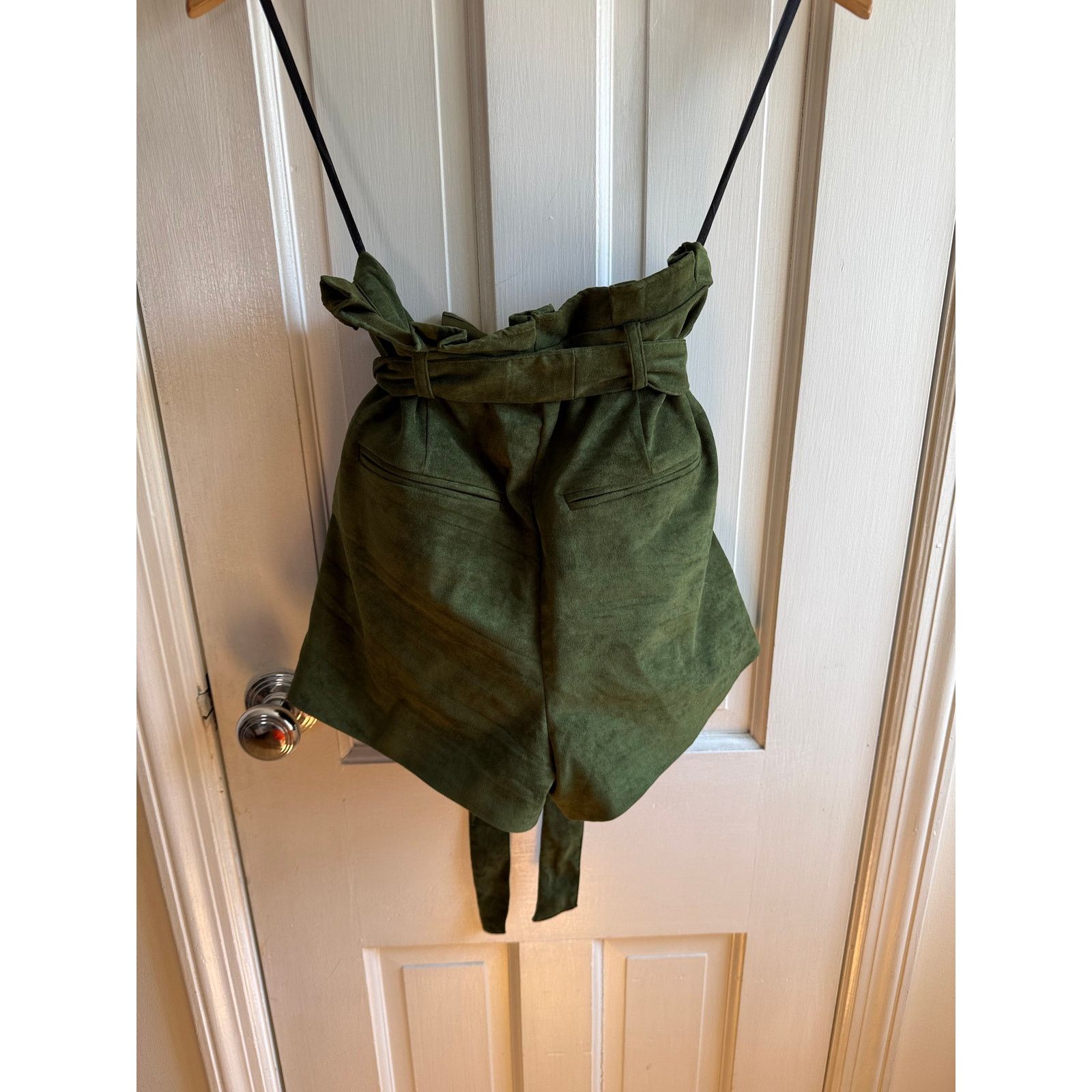 Lovers and Friends NWT Lovers + Friends Green Faux Suede Paperbag Waist Shorts Size 24" / US 00 / IT 34 - 4 Thumbnail