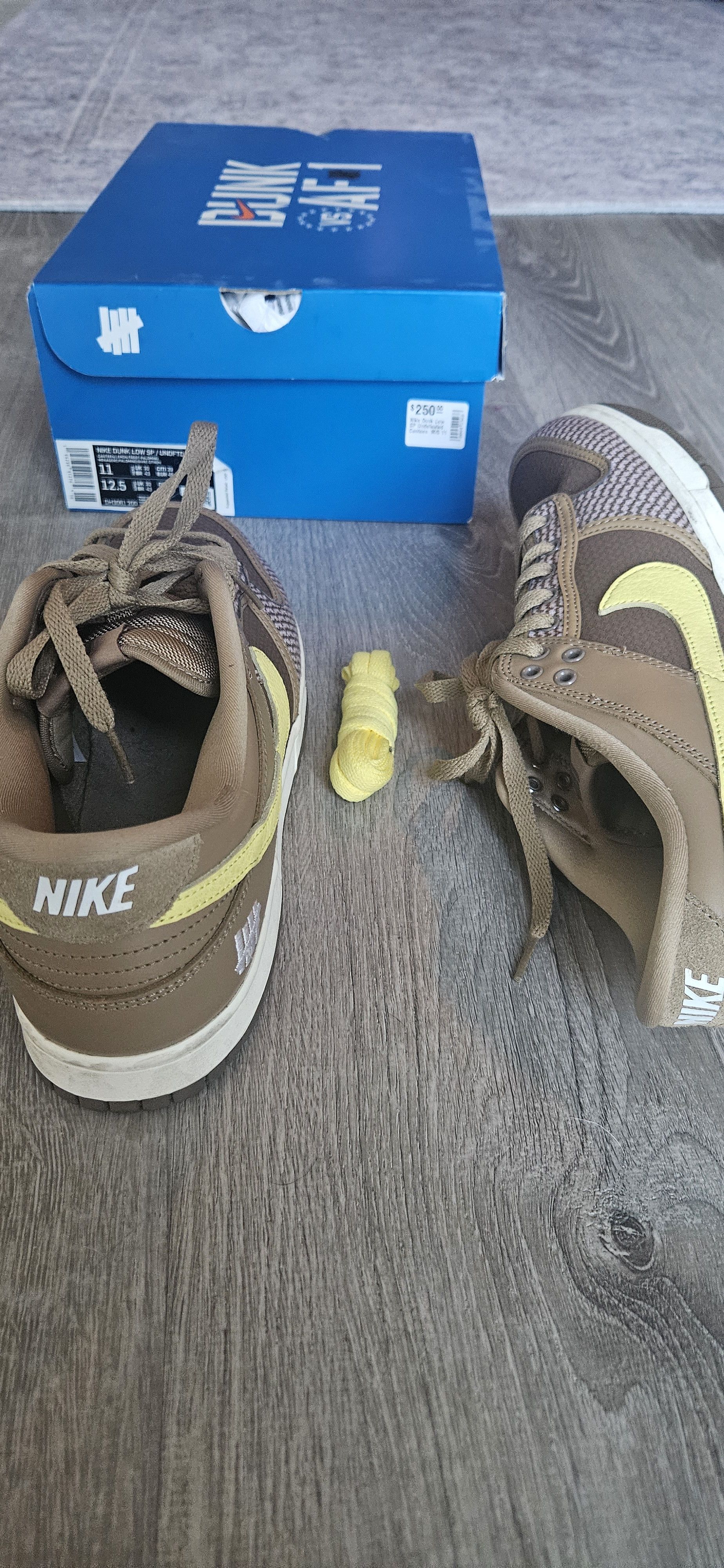 Nike Undefeated dunks canteen Size US 11 / EU 44 - 5 Thumbnail