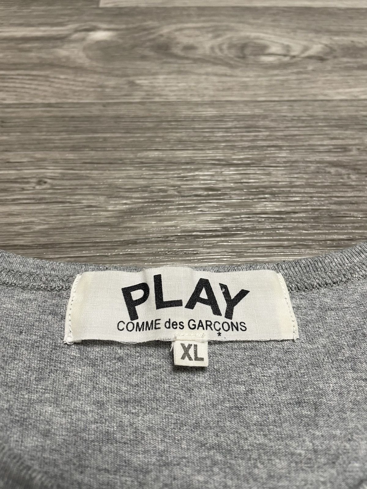 Comme des Garcons PLAY Vintage Comme Des Garcons Play Heart Logo Gray T-Shirt Y2K Size US XL / EU 56 / 4 - 7 Thumbnail
