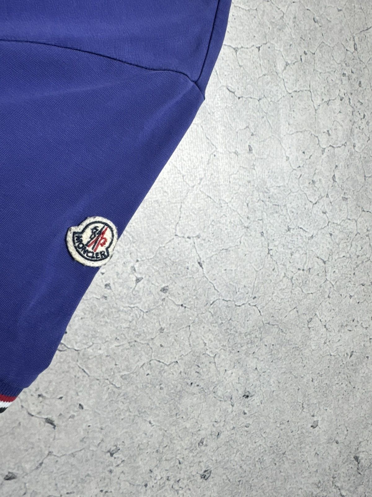 Moncler Moncler Maglia Scollo A V T-Shirt Luxury Size US XL / EU 56 / 4 - 5 Thumbnail