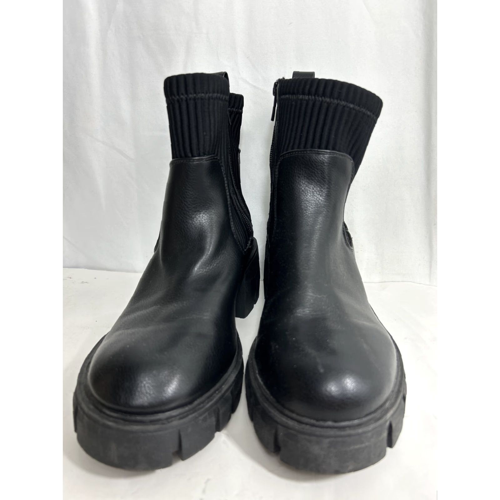 Torrid Torrid Black Chelsea Lug Bootie Ankle Zip Size 10 Women US Shoe Size 10 Chelsea Style Faux Leather Boot MSRP 65 Size US 10 / IT 40 - 3 Thumbnail