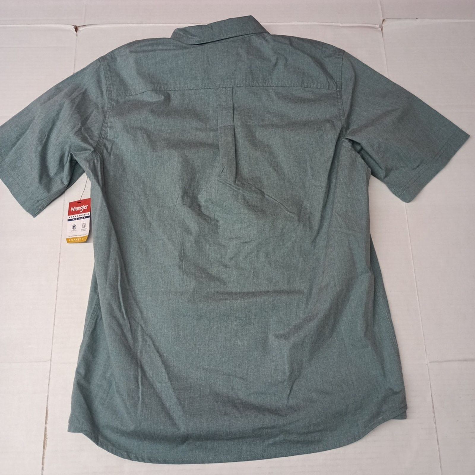 Wrangler Wrangler Men's Relaxed Woven Button Up Shirt Size M Green Size US M / EU 48-50 / 2 - 7 Thumbnail